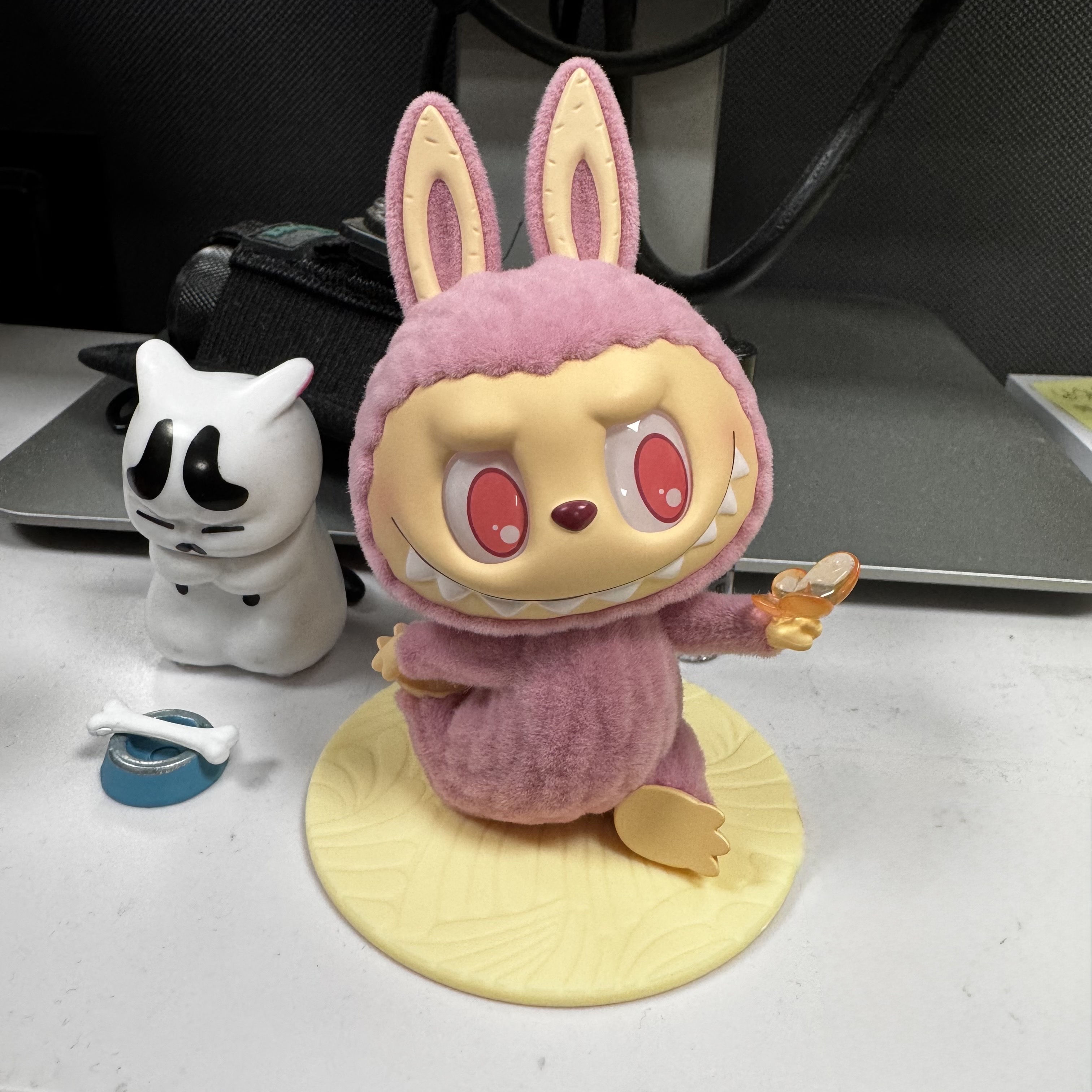 Pop Mart Labubu The Monsters Highlight Series Sealed Case (1 Blind Box) 착용 스타일