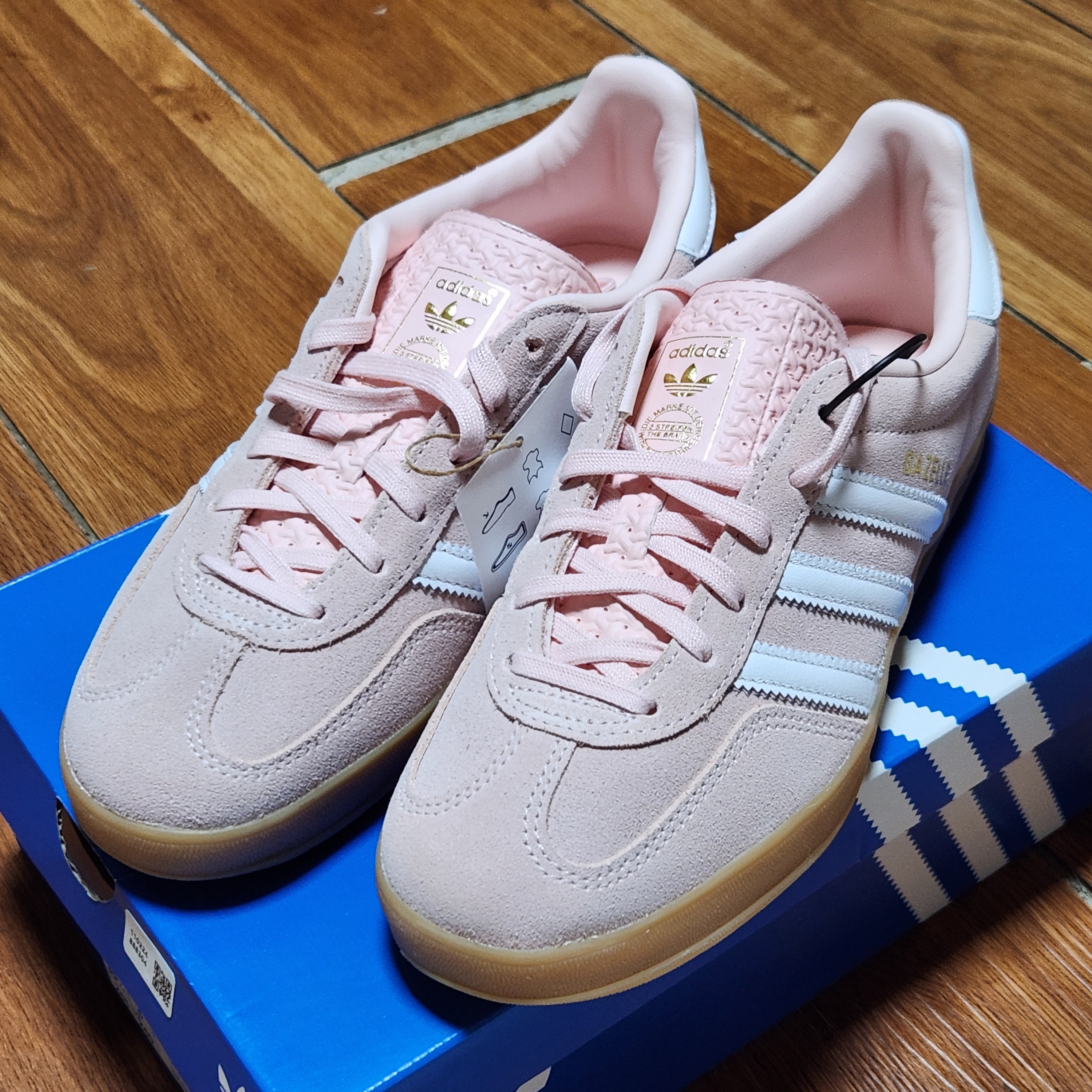 (W) Adidas Gazelle Indoor Sandy Pink Cloud White 착용 스타일