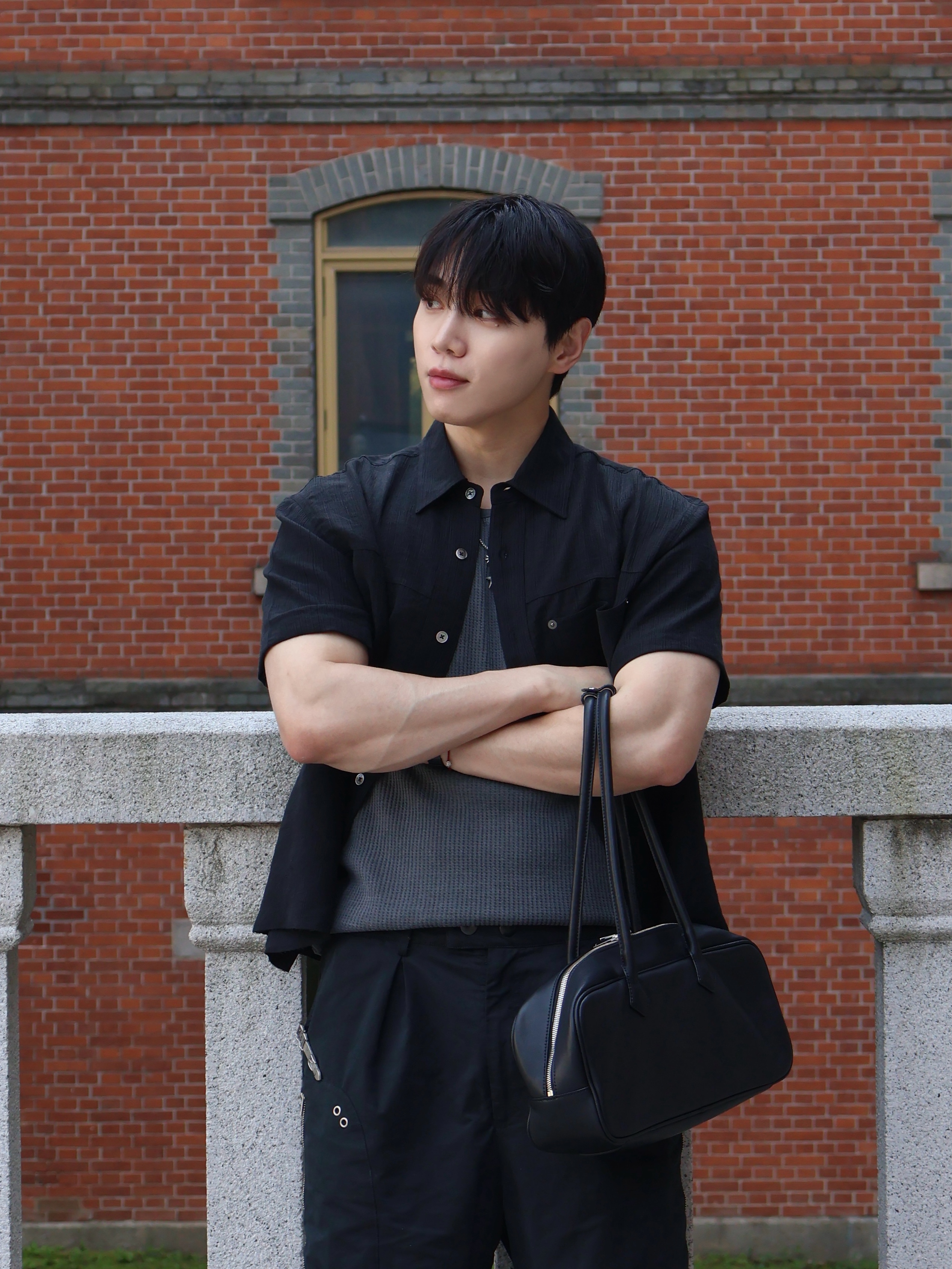 Haleine Mixed Fabric Coach 1/2 Shirt Black (VT219), ETCE Side Zipper Pocket Pants Black 착용 스타일 - 3