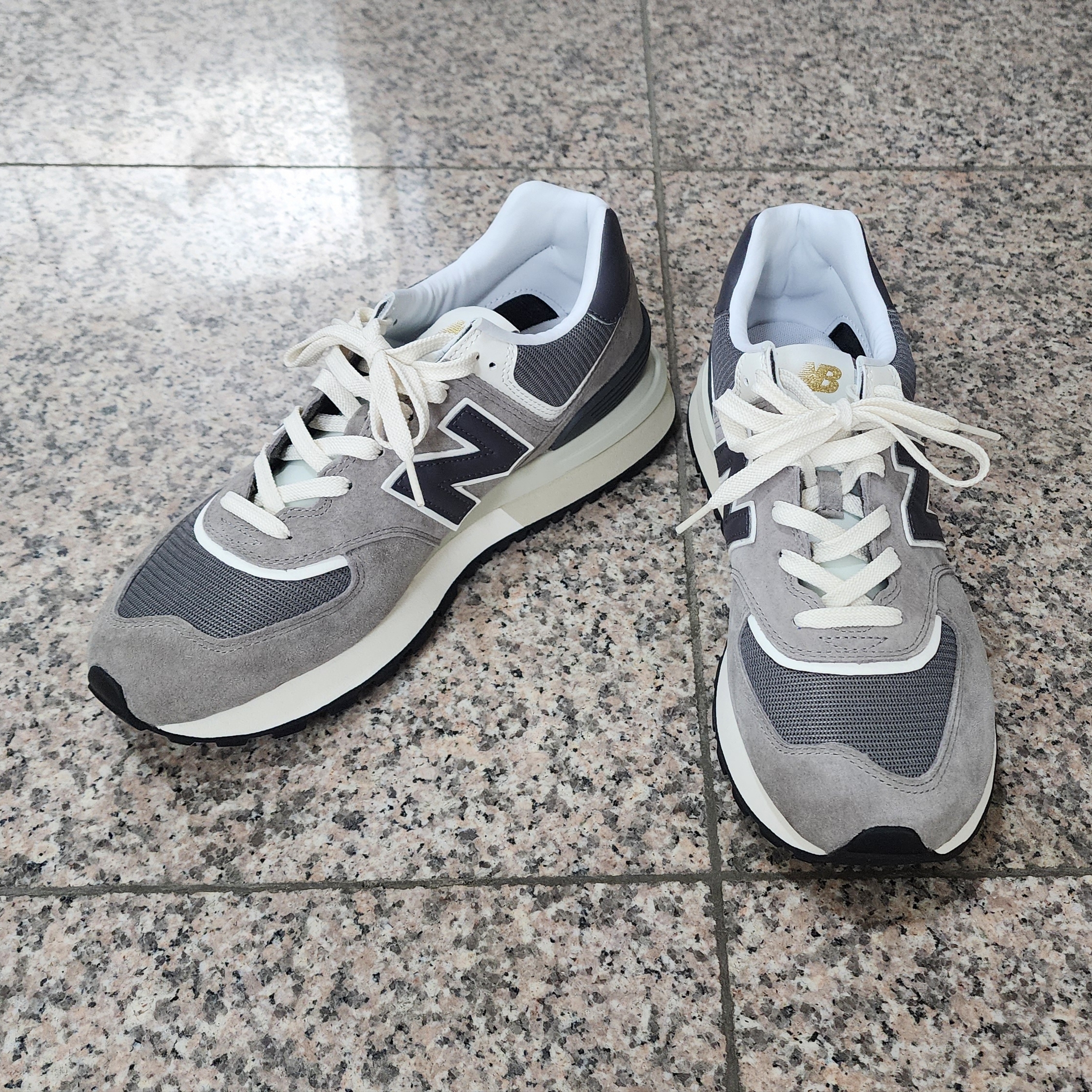 New Balance 574 Legacy Grey 착용 스타일 - 2