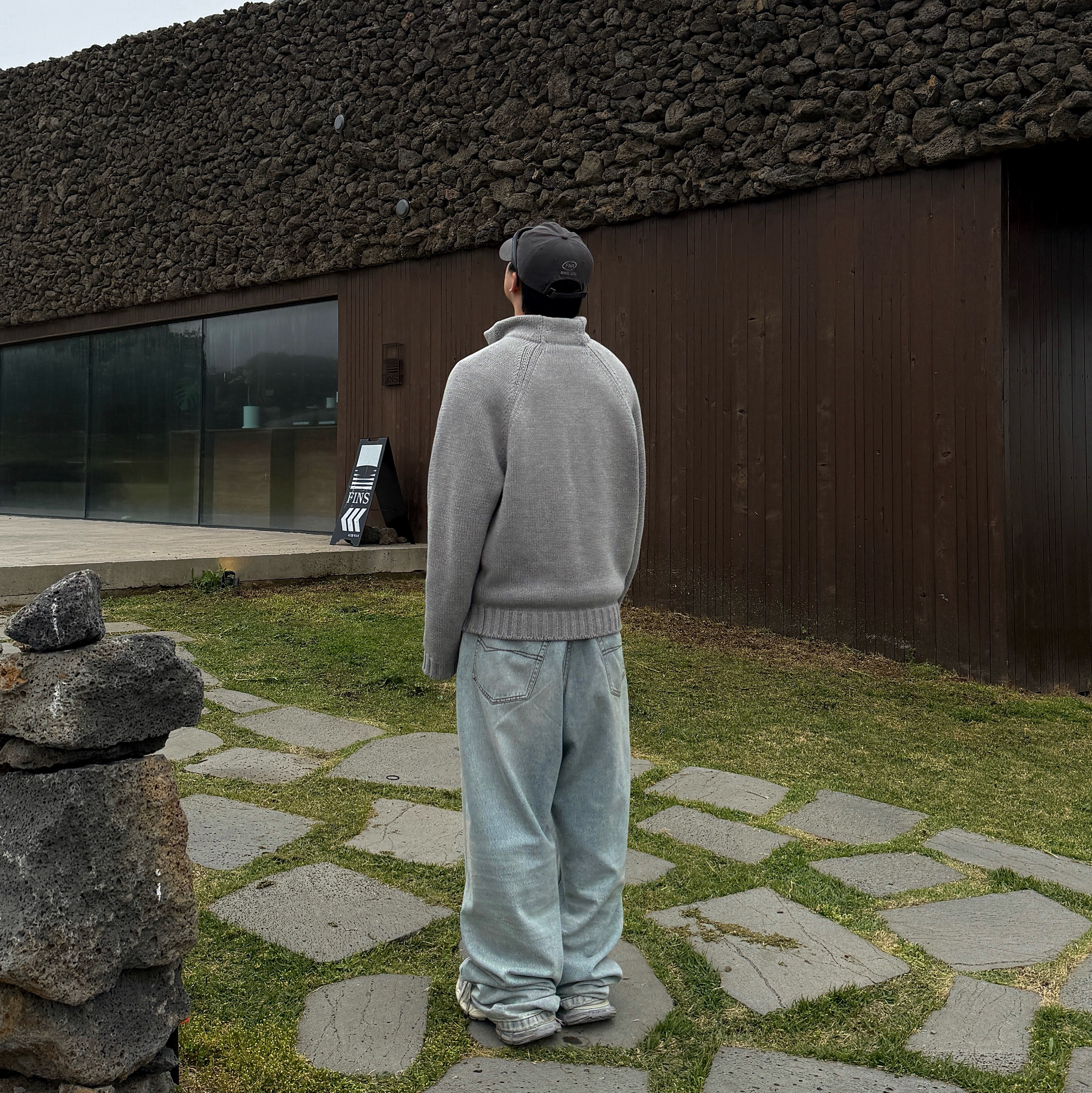 Farfromwhat Wave Cap Black, STU Collar Knit Grey 착용 스타일 - 4