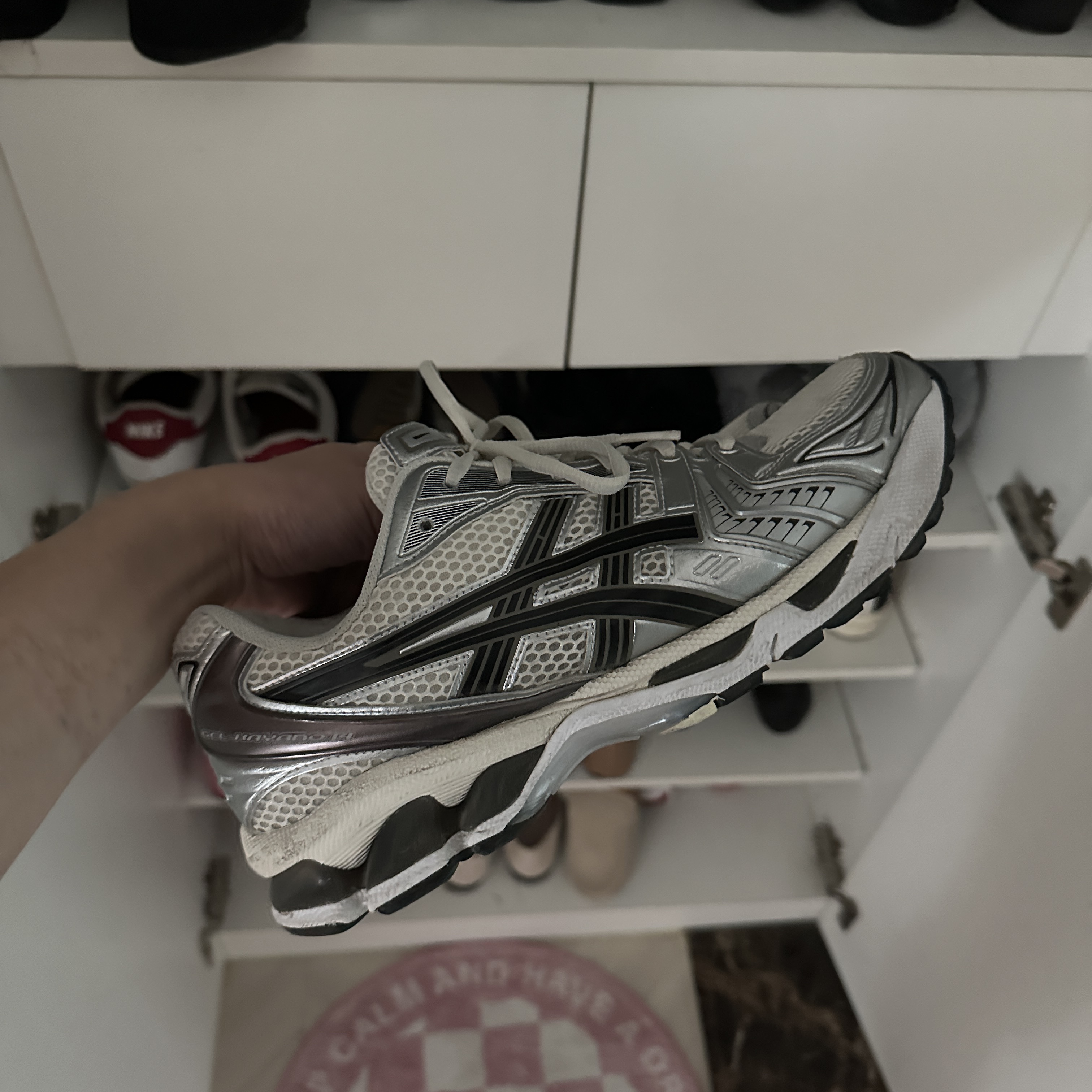 Asics Gel-Kayano 14 Cream Black 착용 스타일
