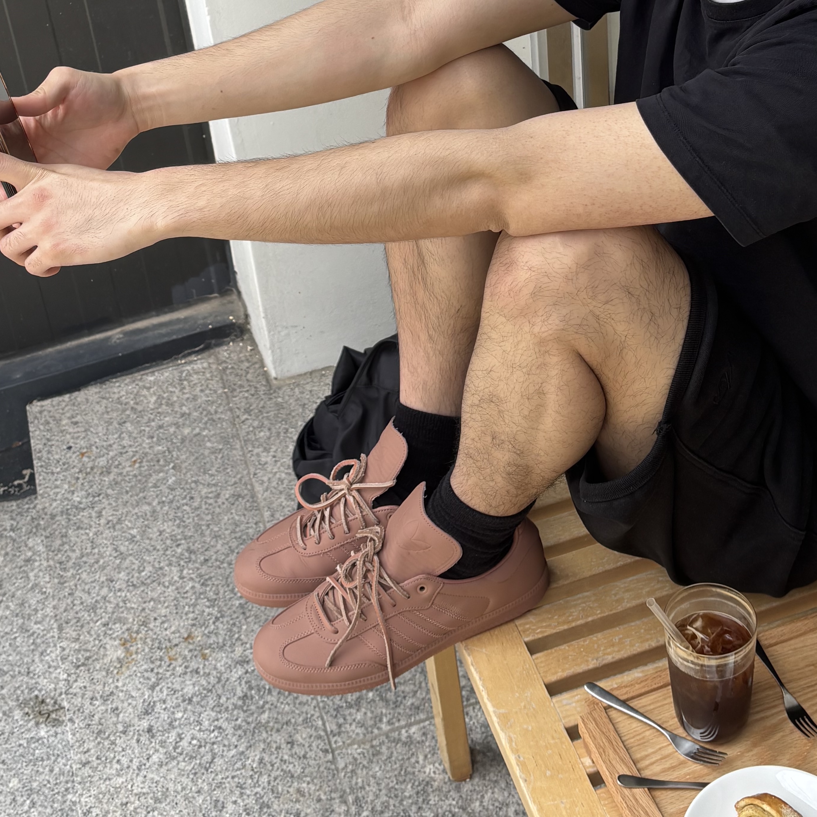 Adidas x Pharrell Williams Humanrace Samba Terracotta 착용 스타일