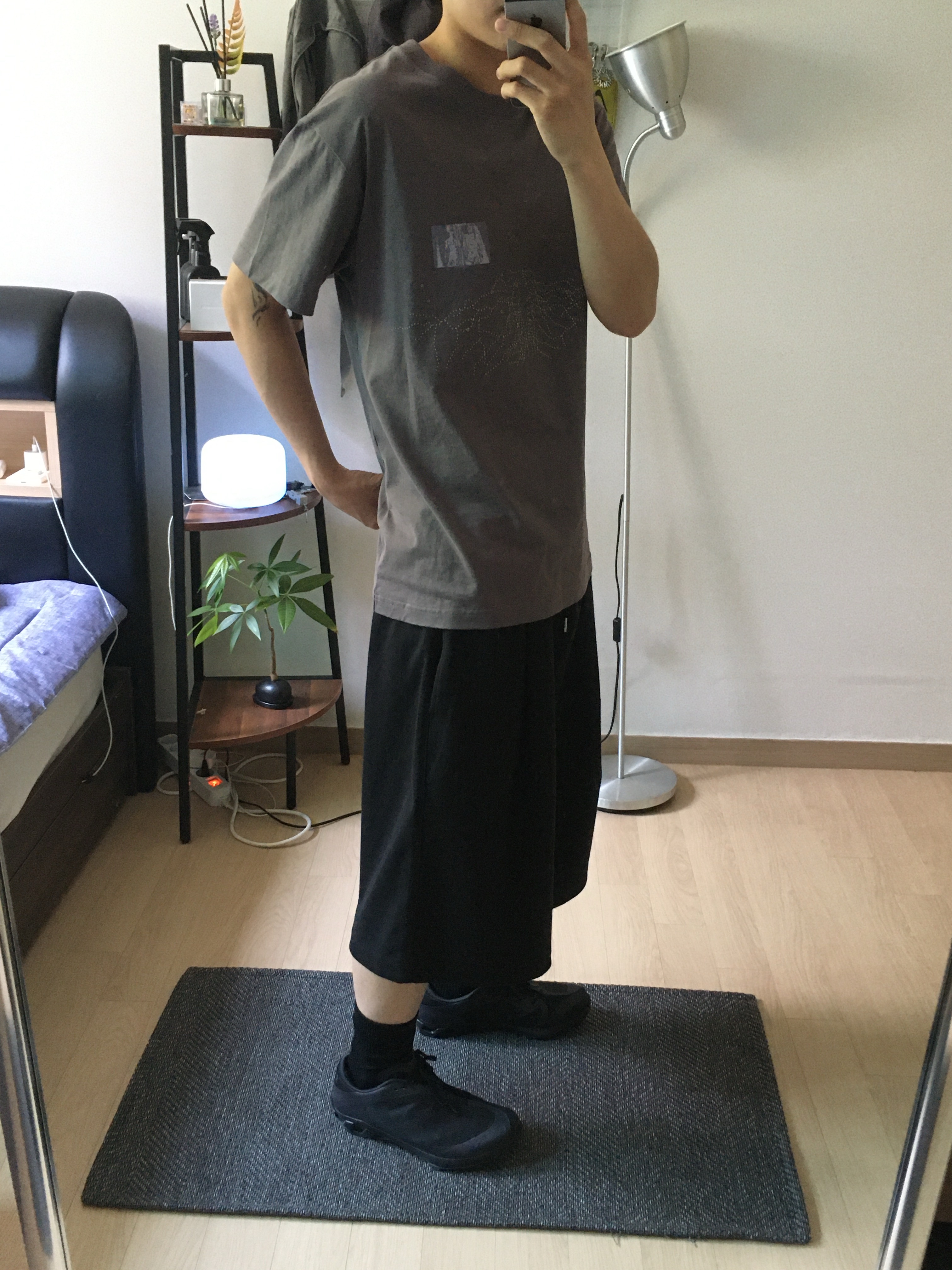 Sansan Gear Organ System T-Shirt Red Bean, On Running x Post Archive Faction (Paf) Cloudventure Peak All Black 착용 스타일 - 1