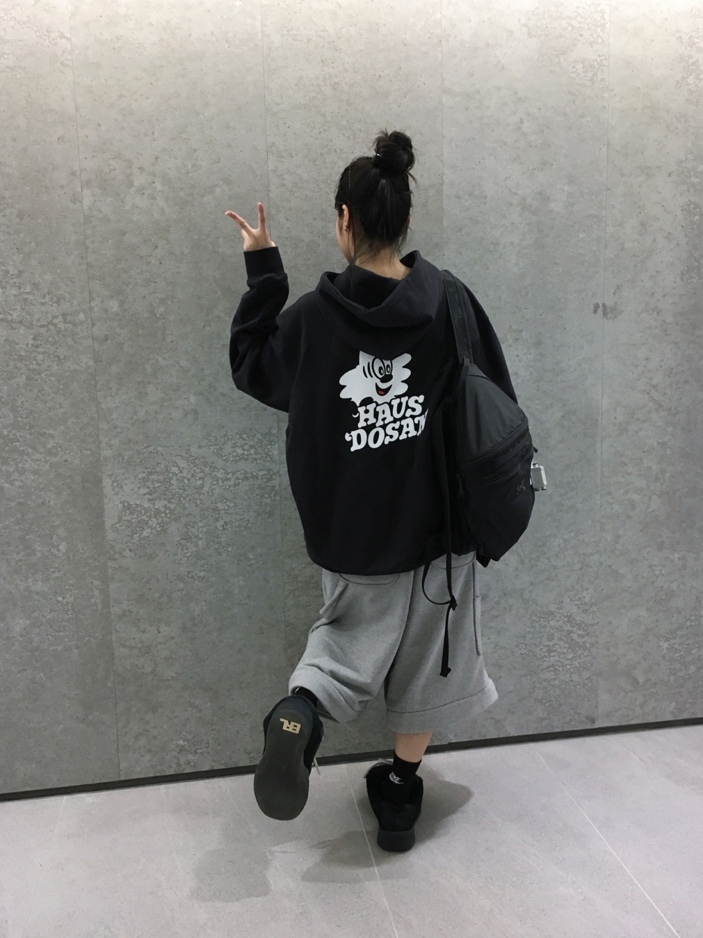 Verdy x Haus Dosan Hoodie Black, MJD Detachable Bar Tack Sweat Pants Melange Grey 착용 스타일 - 3
