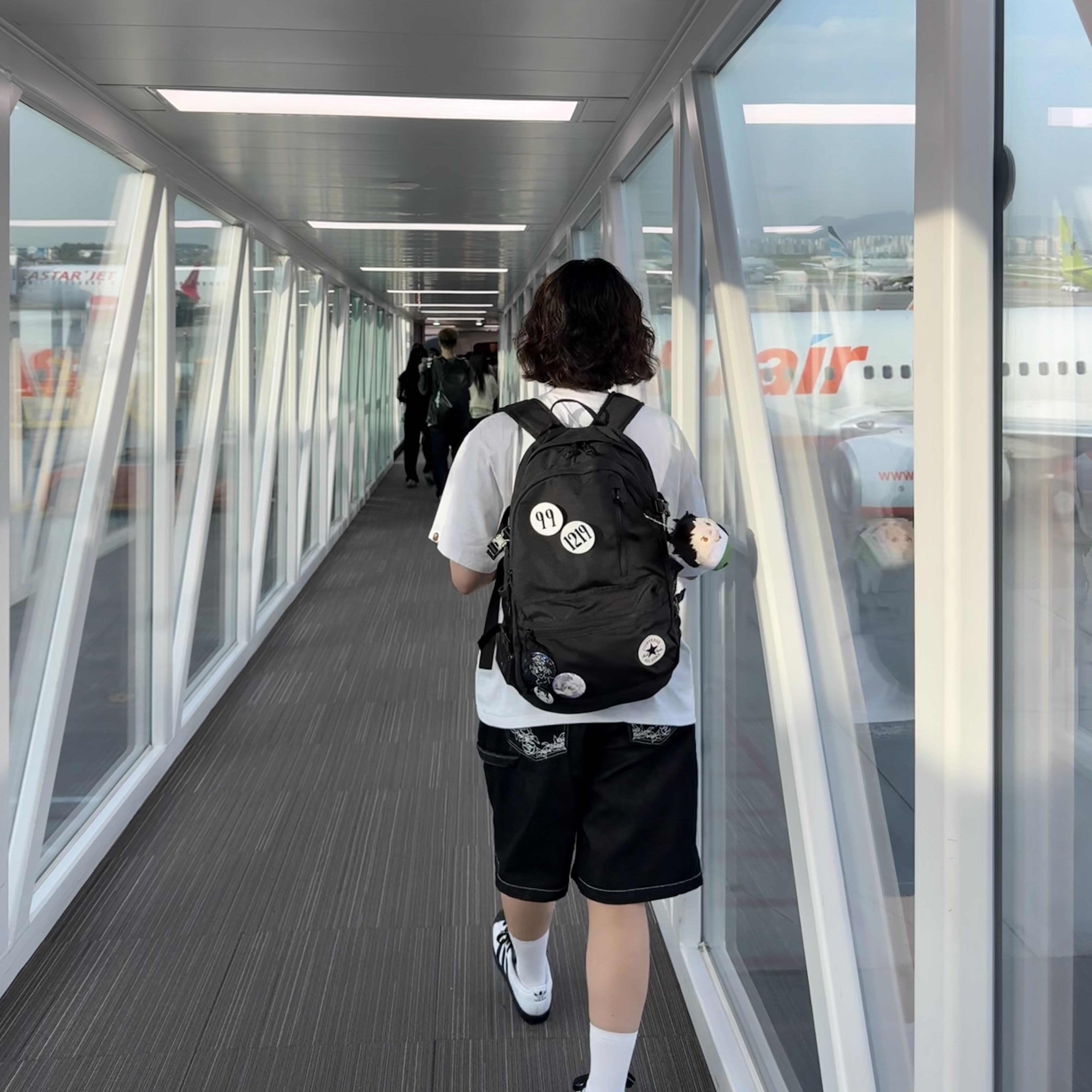 Converse Straight Edge Backpack Black, BAPE Baby Milo x Pochacco T-Shirt White 착용 스타일 - 1