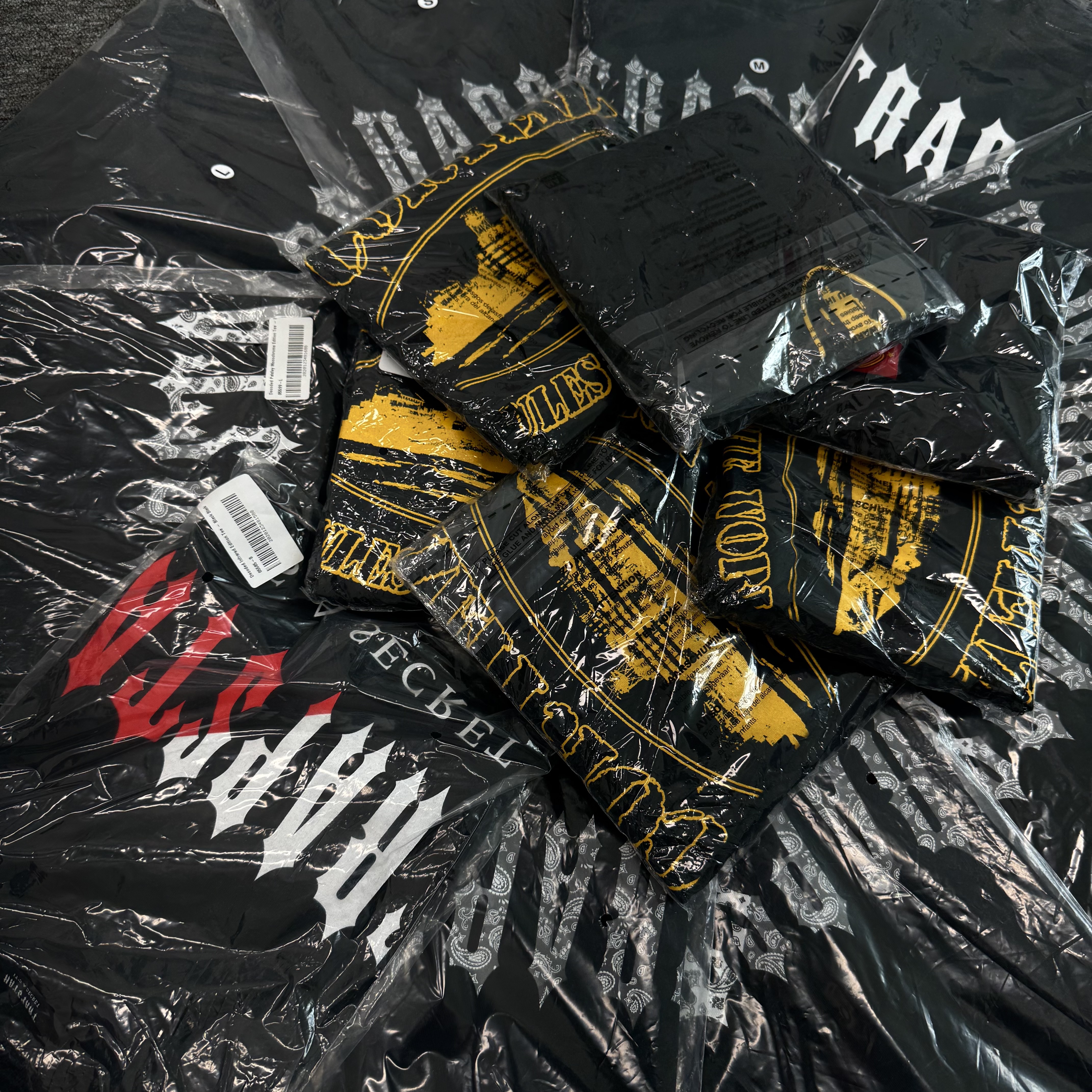 Corteiz OG Alcatraz T-Shirt Black Yellow 착용 스타일