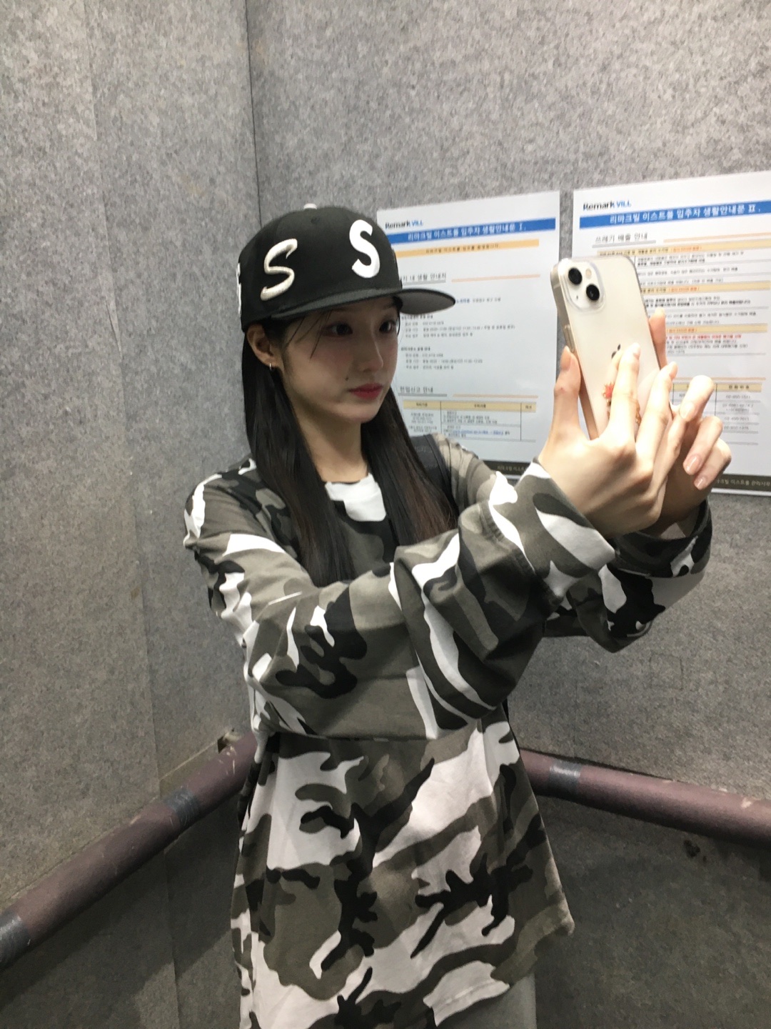 Supreme Multi S Logo New Era Black - 25SS, Supreme Small Box L/S T-Shirt Snow Camo - 25SS 착용 스타일 - 4