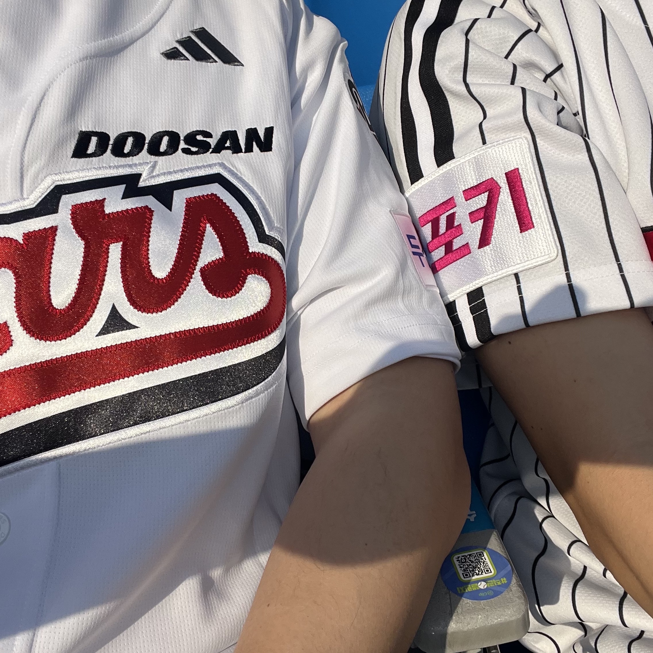 Doosan Bears x Adidas 2025 Authentic Home Uniform White (Non Marking Ver.), LG Twins x Prospecs 2024 Authentic Home Uniform White (Non Marking Ver.) 착용 스타일