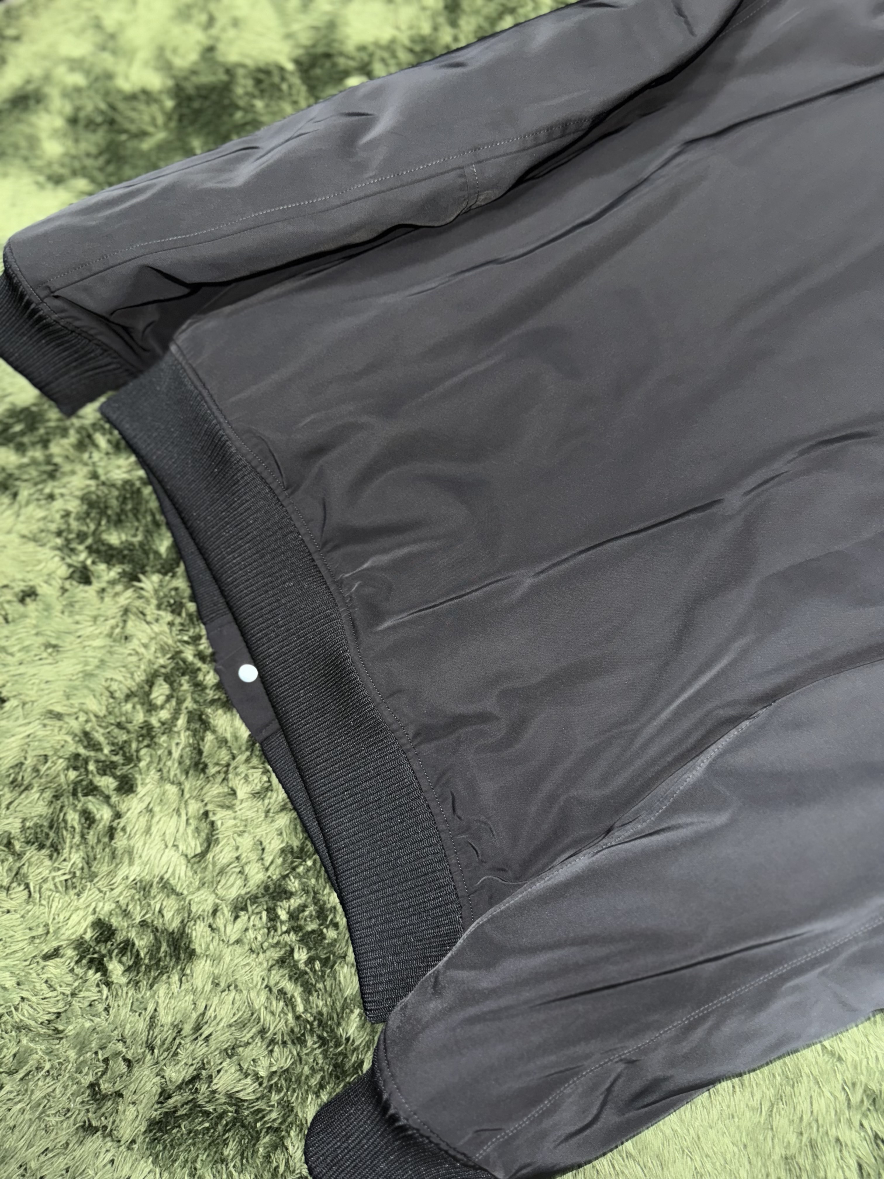 1017 Alyx 9SM Nylon Logo Varsity Jacket Black 착용 스타일 - 10