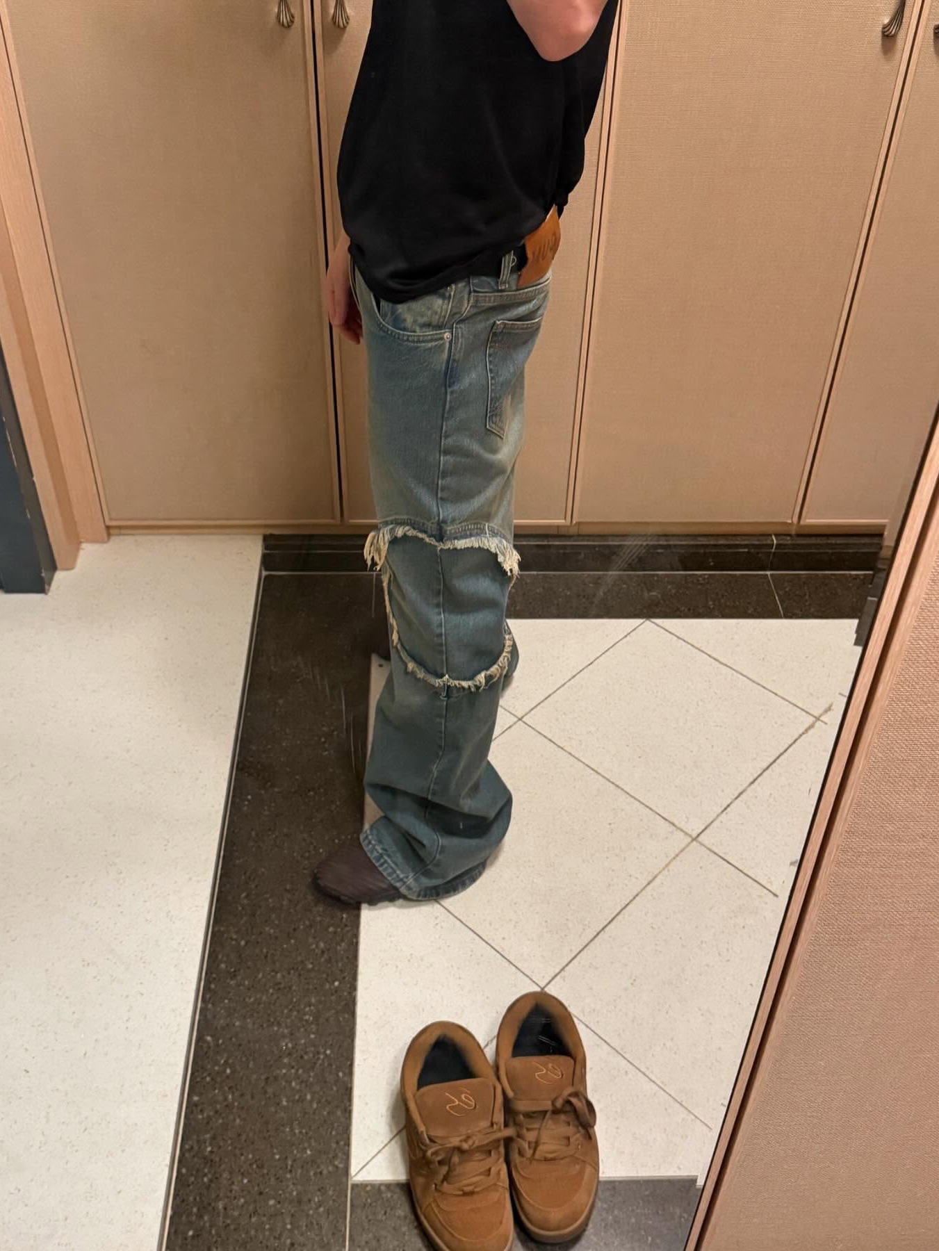 Edward Cuming Denim Circle Window Jean Light Blue Wash - 25SS 착용 스타일 - 2