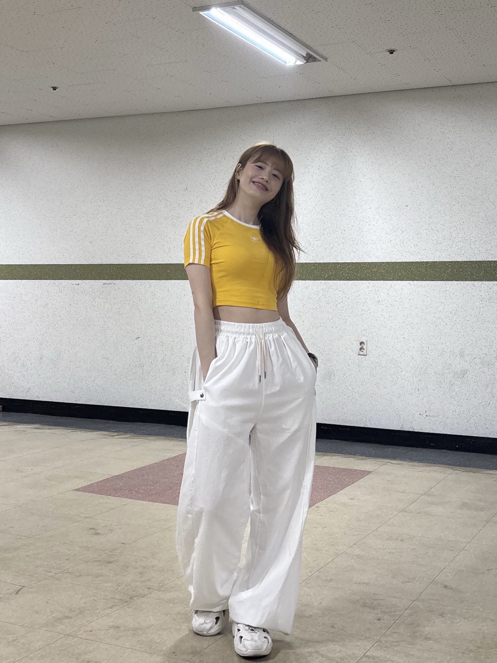 Adidas Adifom Q Off White, (W) Adidas 3S Baby T-Shirt White - KR Sizing 착용 스타일 - 2