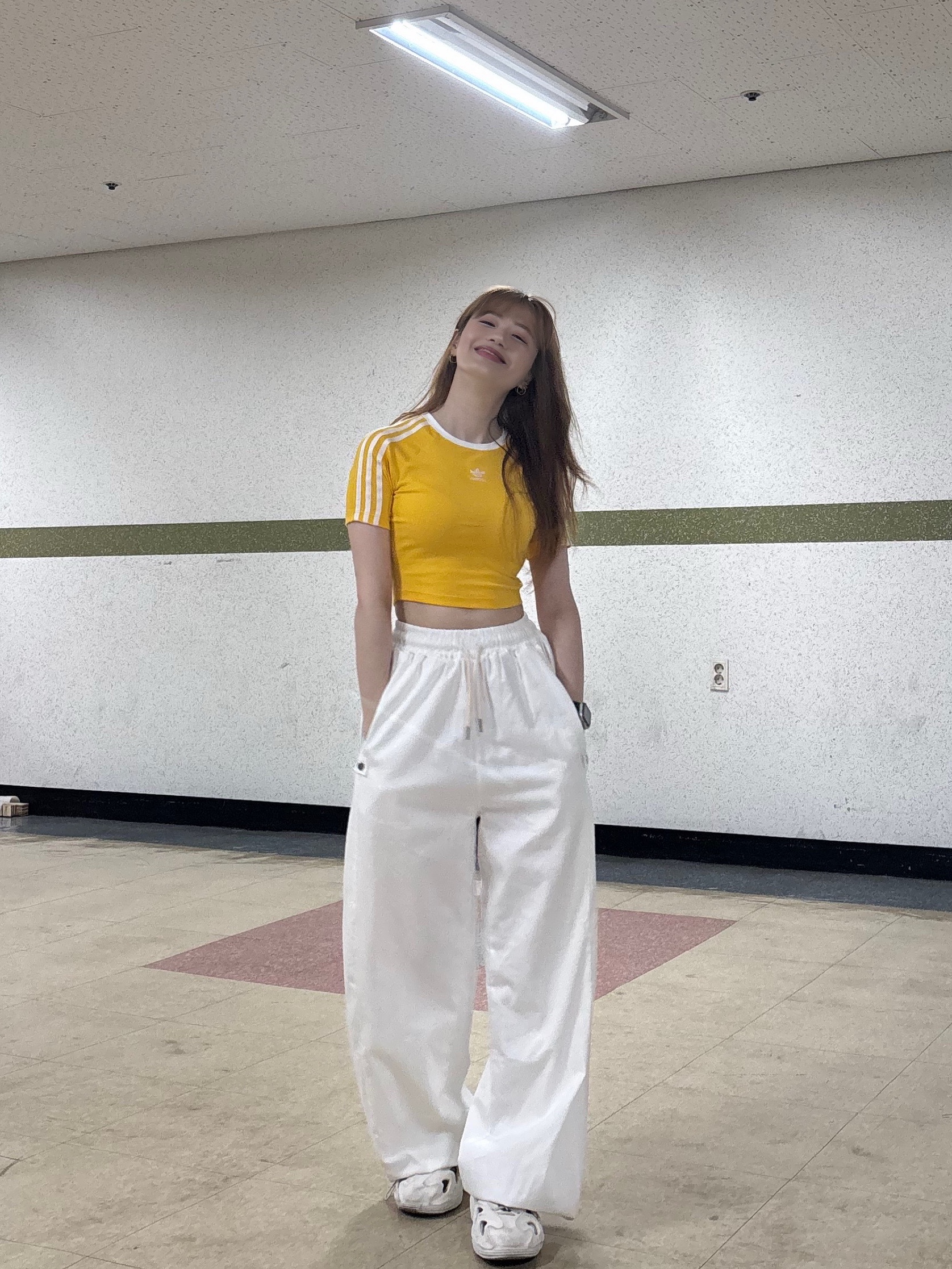 Adidas Adifom Q Off White, (W) Adidas 3S Baby T-Shirt White - KR Sizing 착용 스타일 - 5
