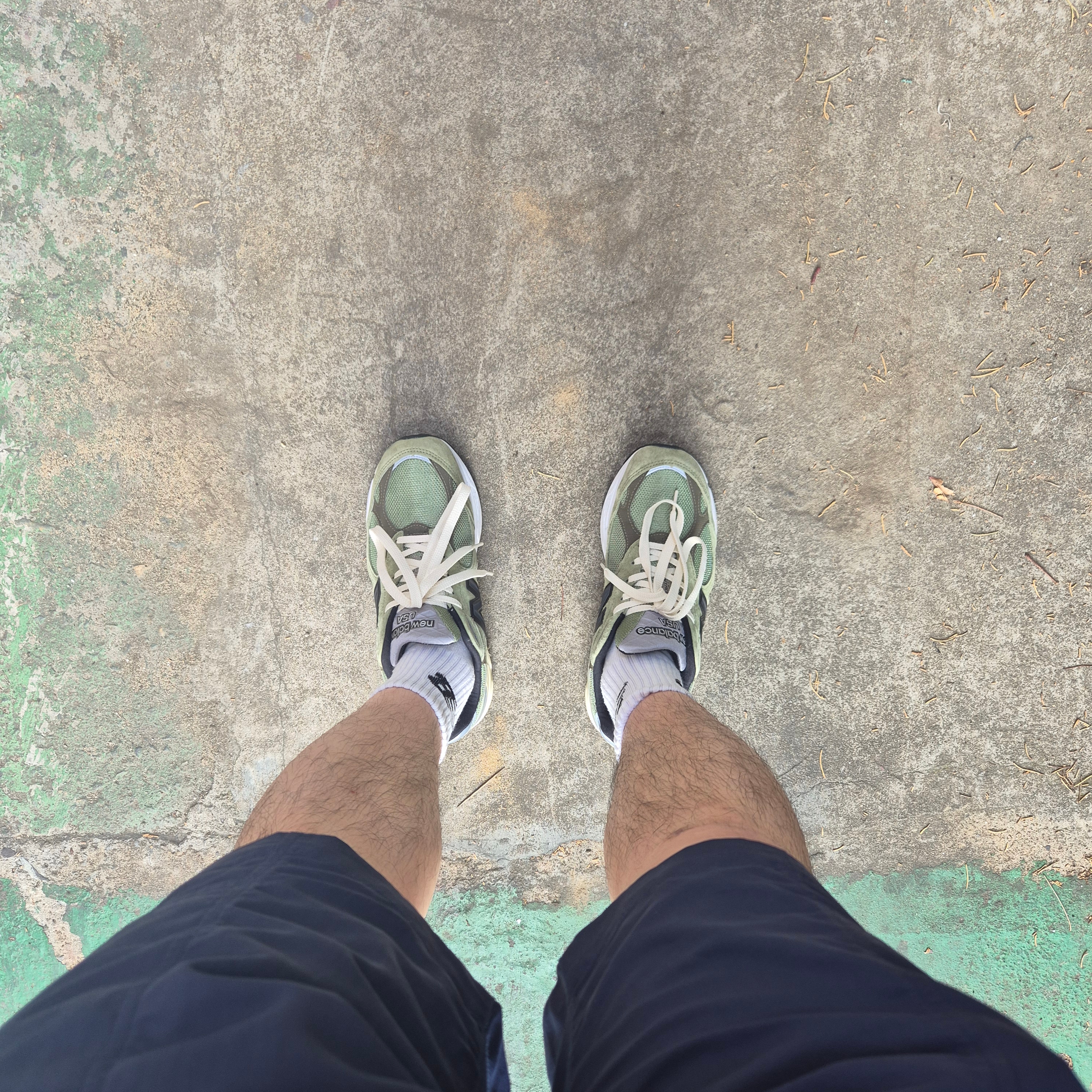 New Balance x JJJJound 990v3 Olive 착용 스타일