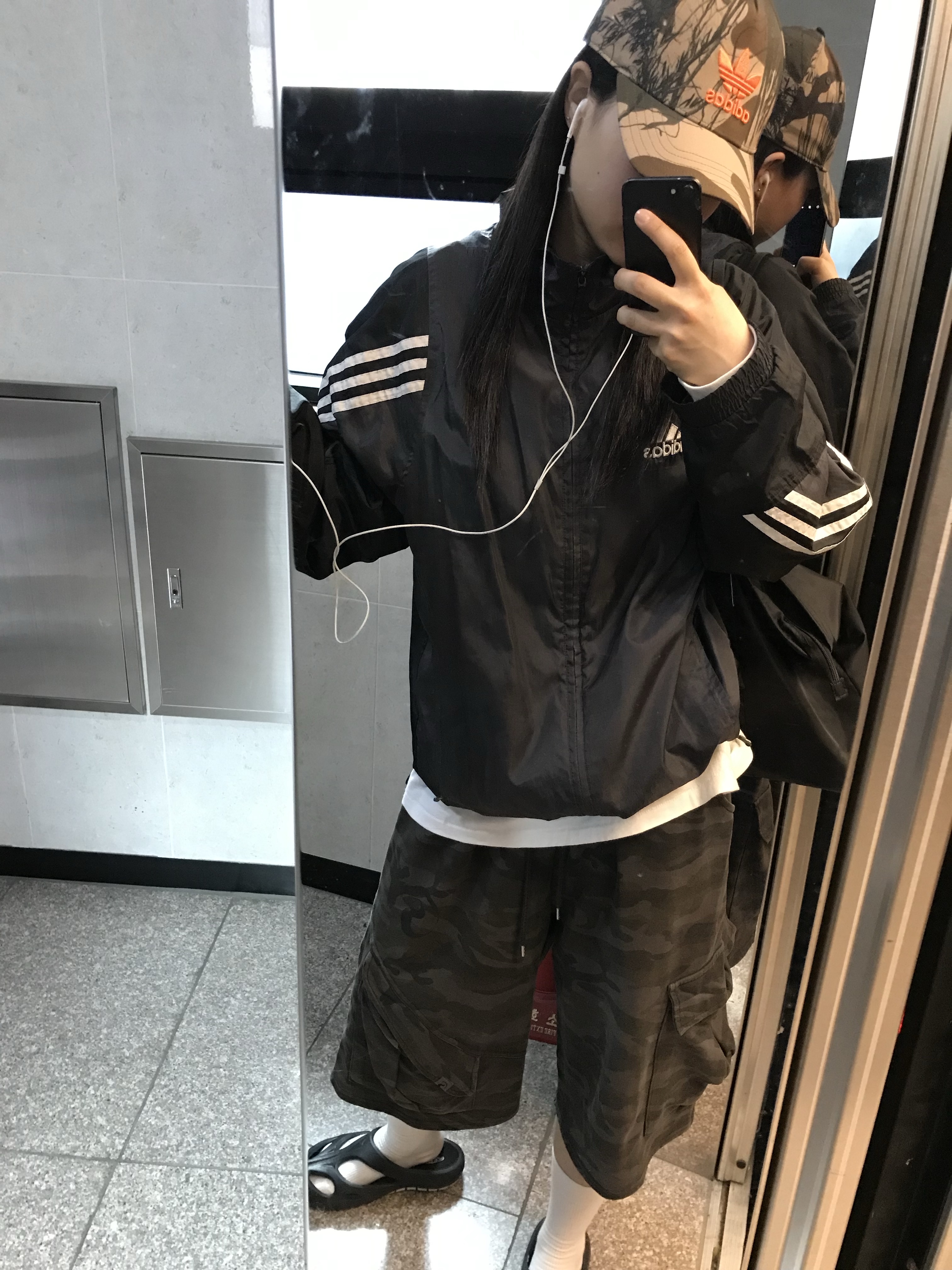 Keen Shanti Black Dawn Blue, BAPE 1st Camo Crazy Baby Milo L/S T-Shirt White 착용 스타일 - 2