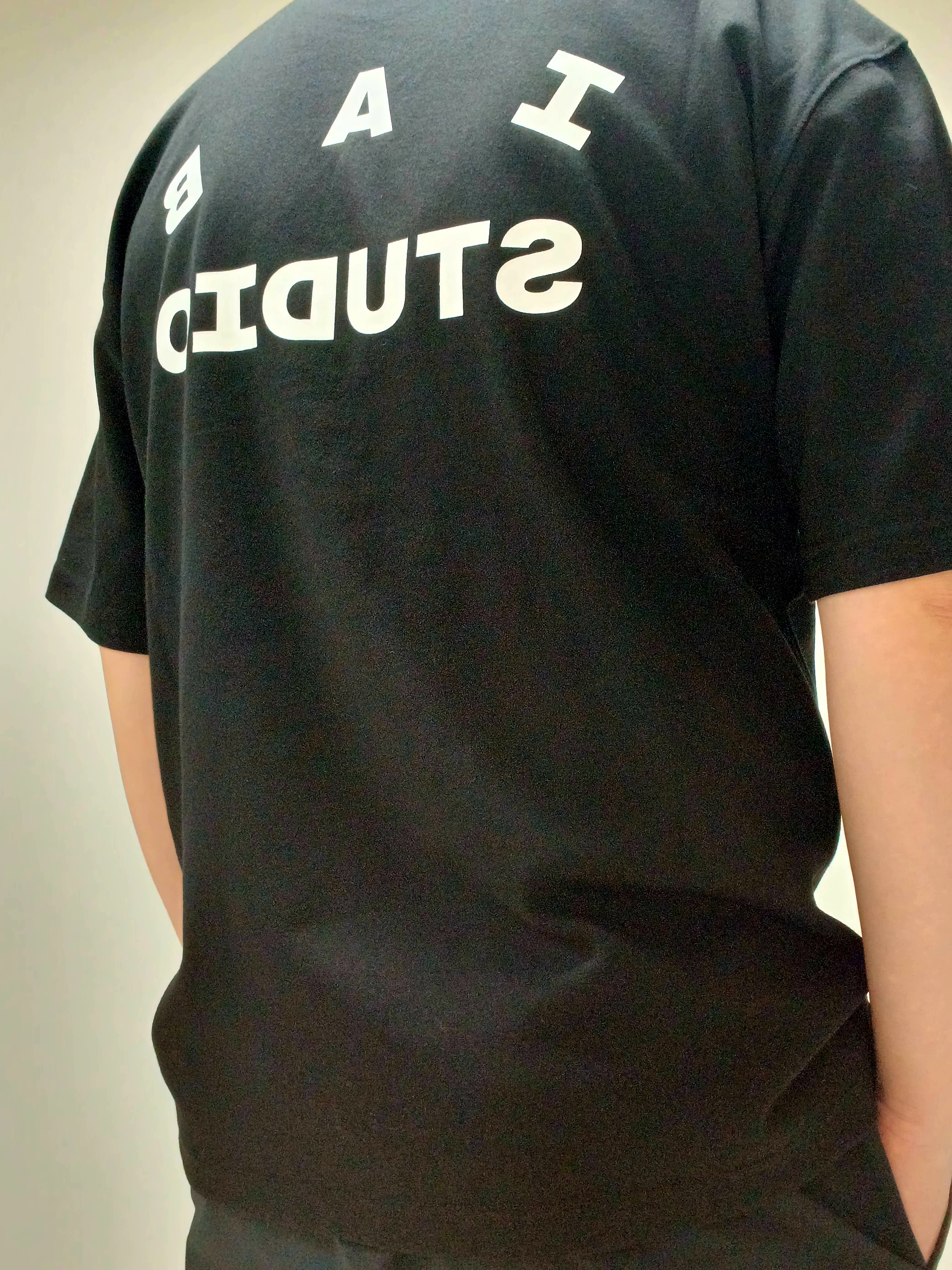 IAB Studio Basic T-Shirt Black White 착용 스타일 - 6