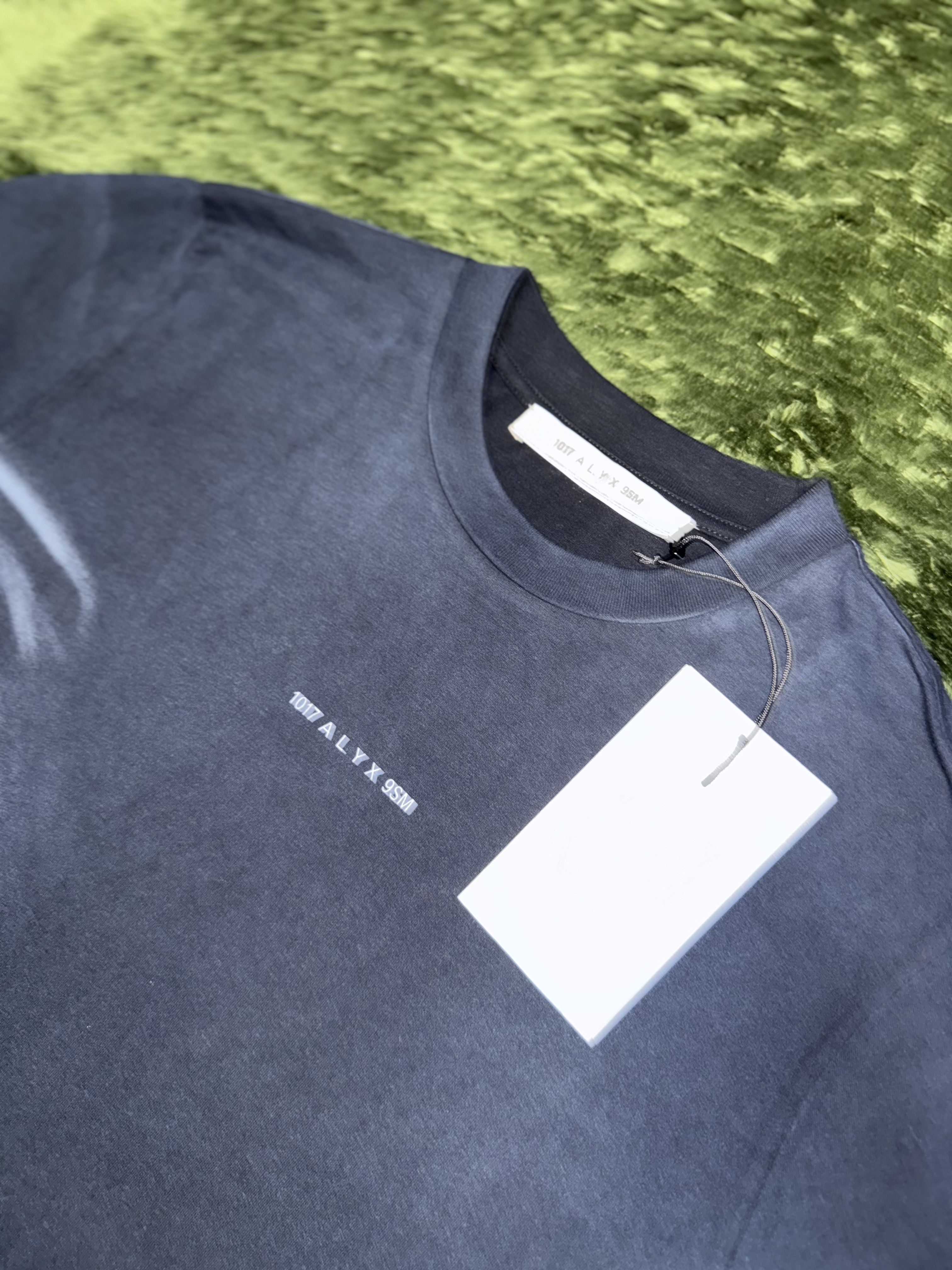 1017 Alyx 9SM Graphic S/S T-Shirt Black 착용 스타일 - 2