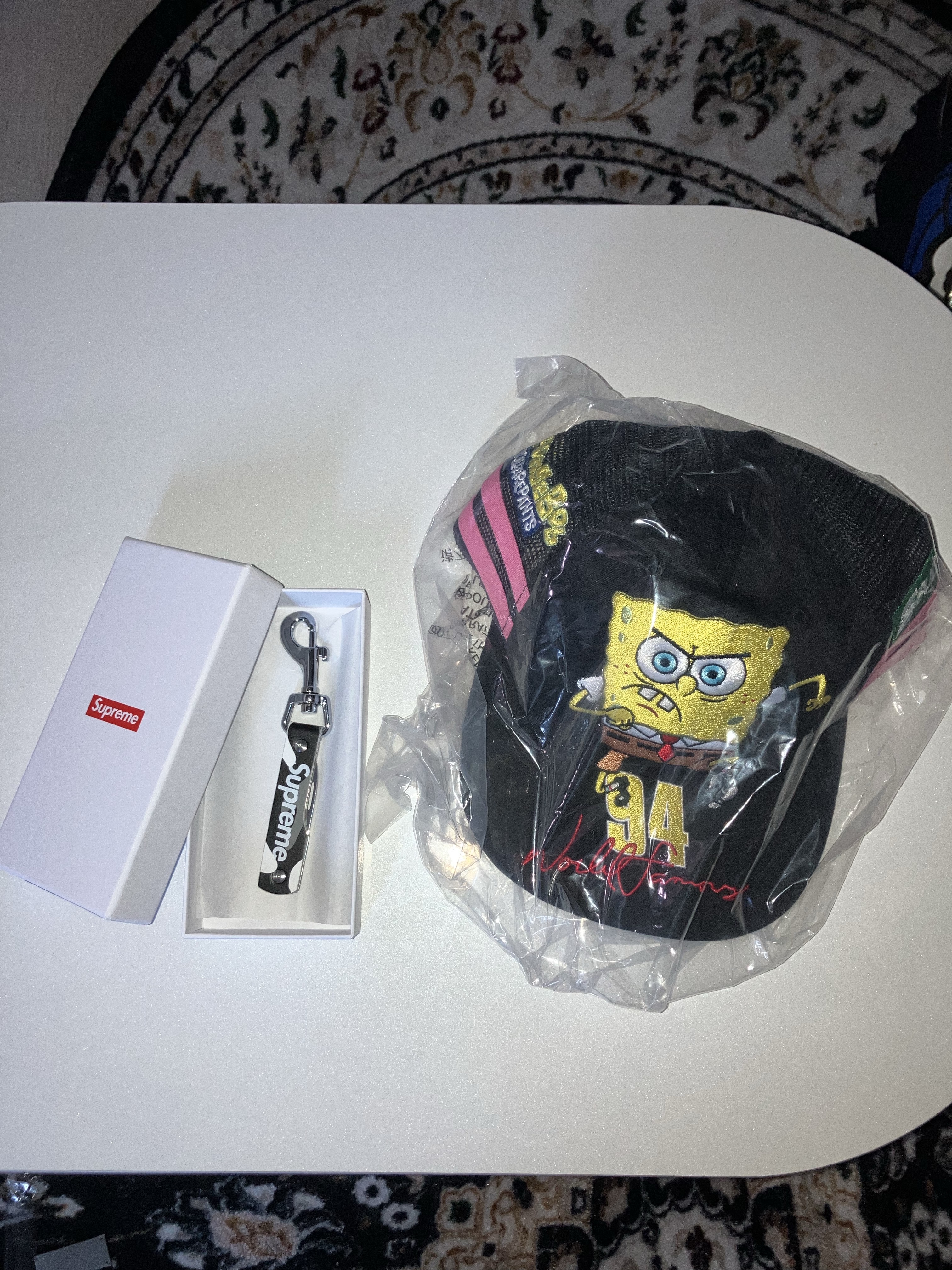 Supreme Leather Clip Knife Snow Camo - 25SS 착용 스타일