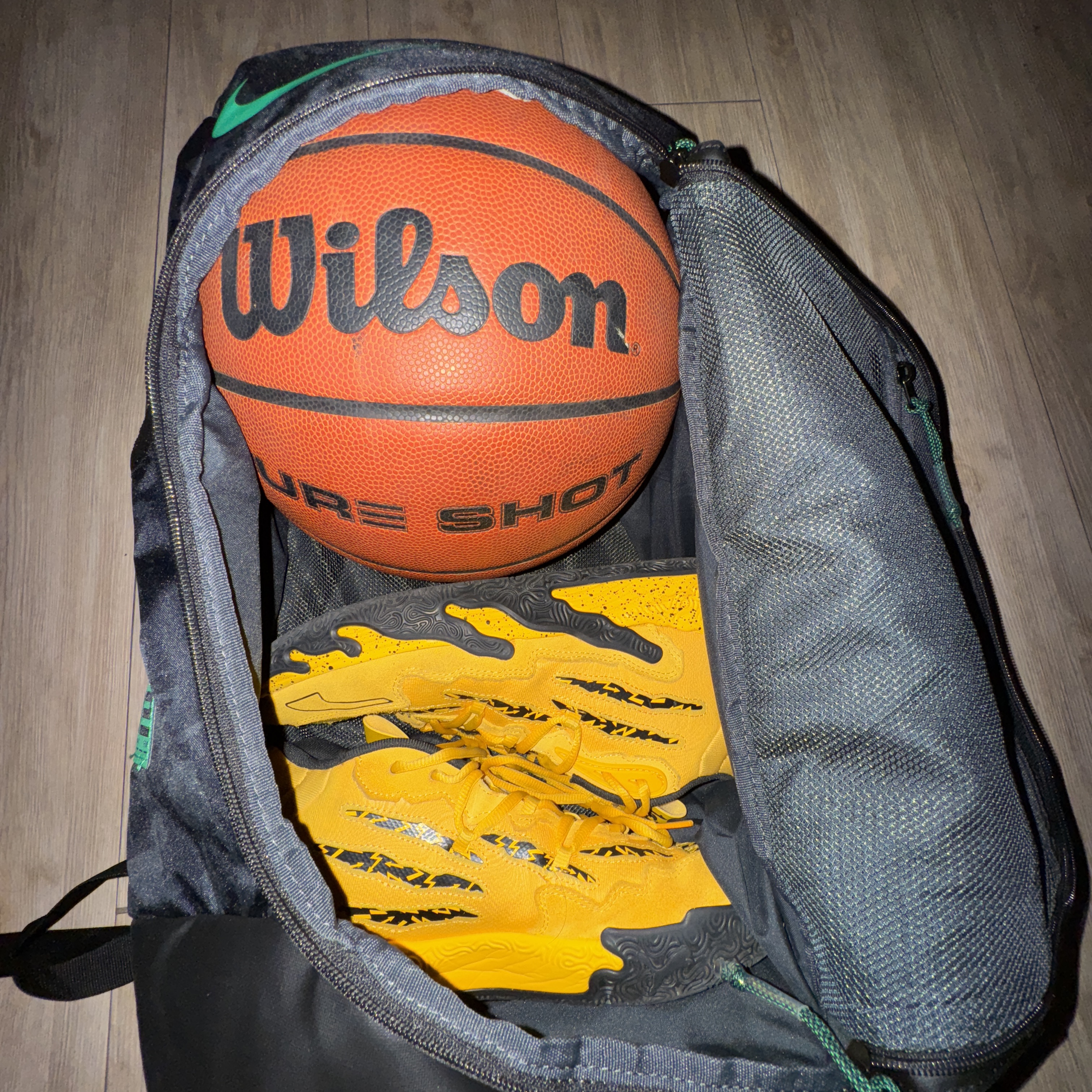Nike Hoops Elite Basketball Backpack 32L Black, Puma Porsche MB.03 Lamelo Ball Sport Yellow Puma Black 착용 스타일