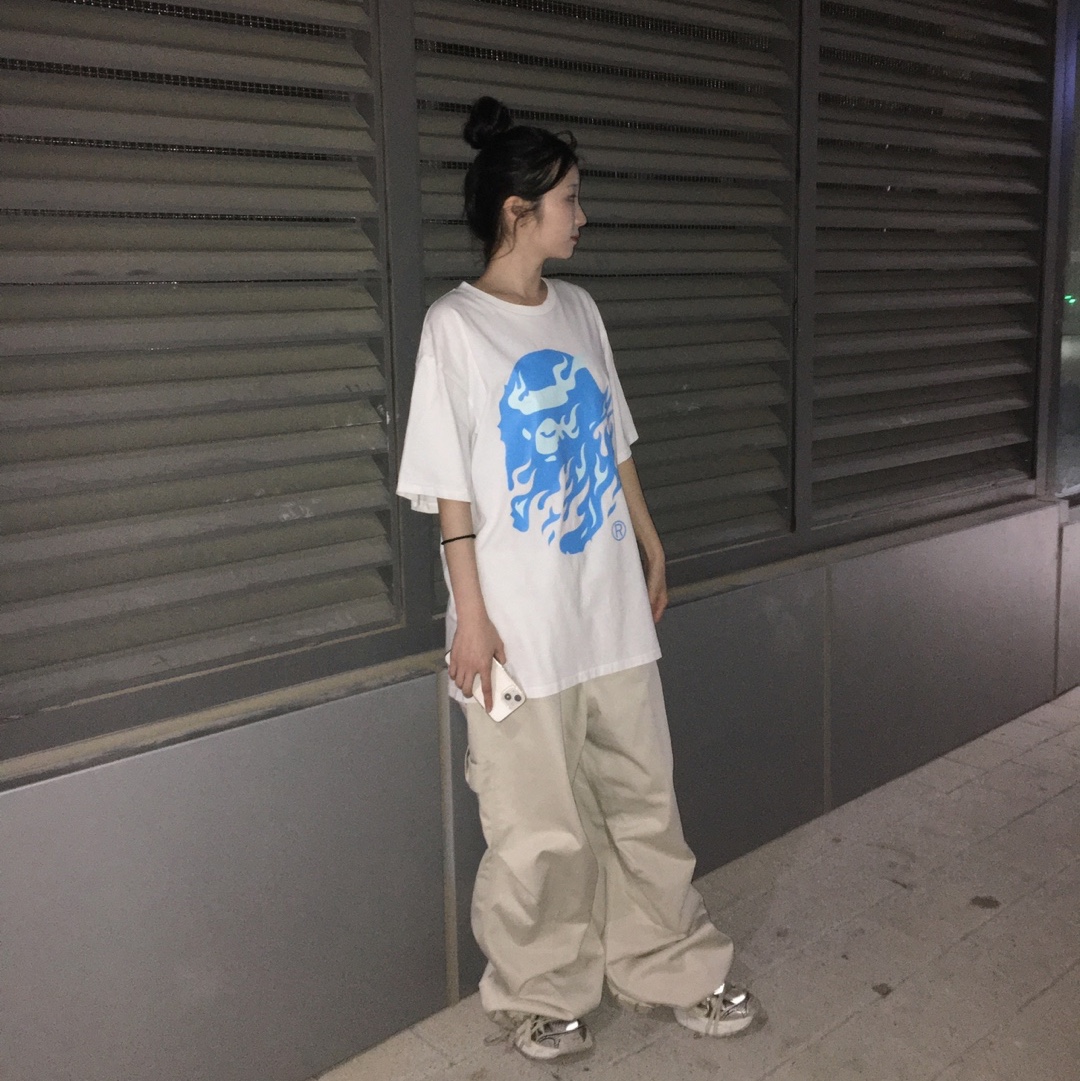 BAPE Flame Ape Head T-Shirt White Blue, Balenciaga 3XL Sneakers Beige 착용 스타일 - 3