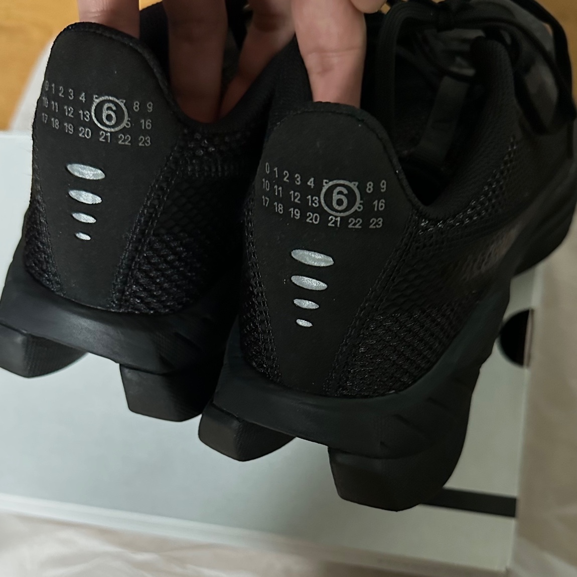 Salomon x MM6 Maison Margiela Spectur 2 Black Pewter 착용 스타일 - 2