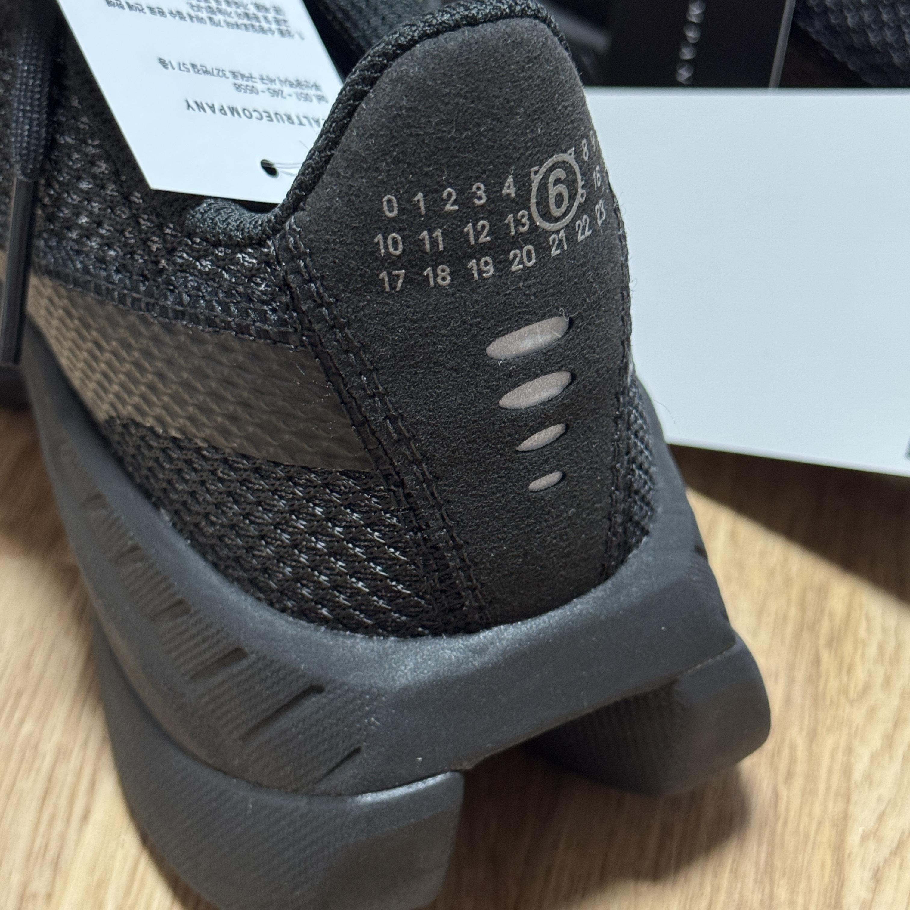 Salomon x MM6 Maison Margiela Spectur 2 Black Pewter 착용 스타일 - 4