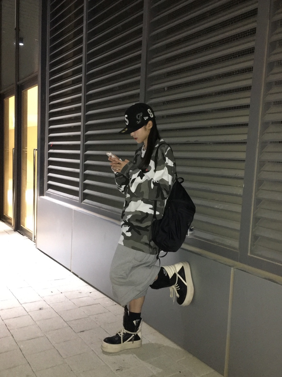 Supreme Multi S Logo New Era Black - 25SS, Supreme Small Box L/S T-Shirt Snow Camo - 25SS 착용 스타일 - 2