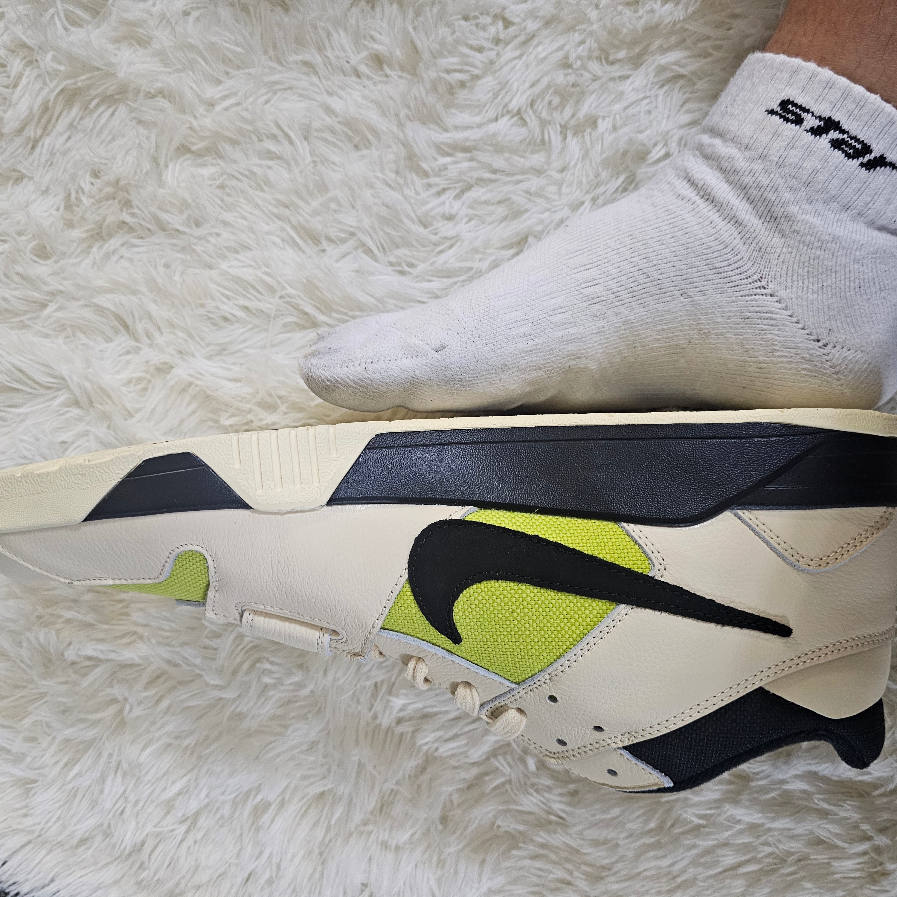 Jordan x Travis Scott Jumpman Jack TR Bright Cactus 착용 스타일 - 1