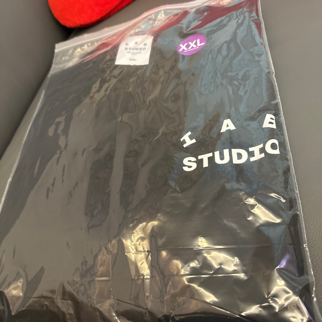 IAB Studio Basic T-Shirt Black White 착용 스타일 - 1