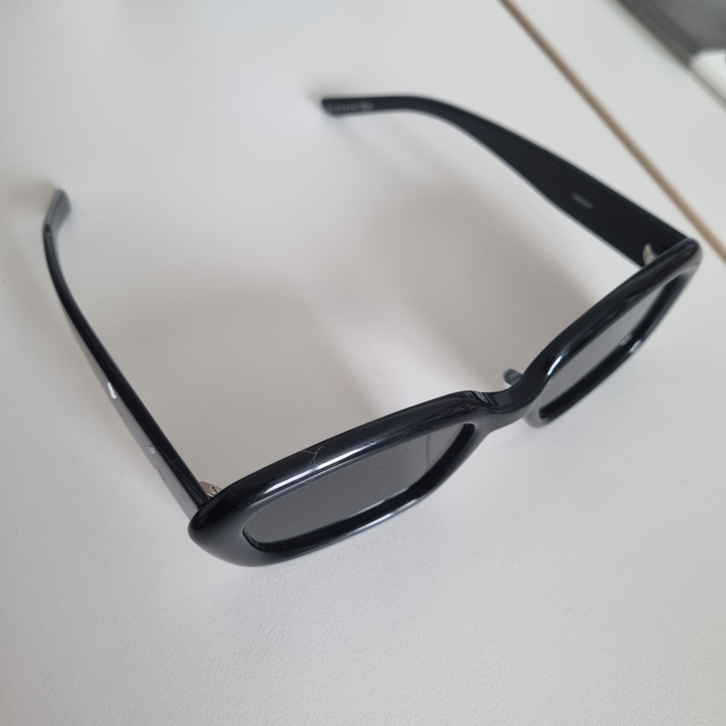 Gentle Monster x Maison Margiela MM207 Black Gray 착용 스타일 - 1