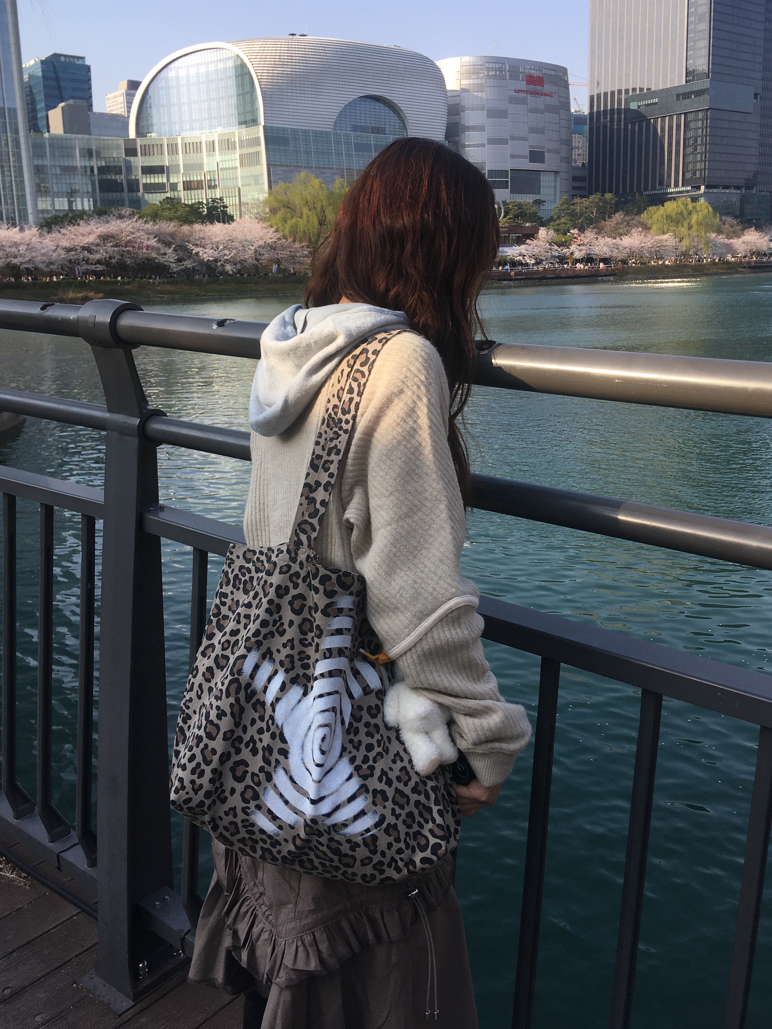 Sansan Gear Ribbed Hoodie Knit Beige 착용 스타일 - 1