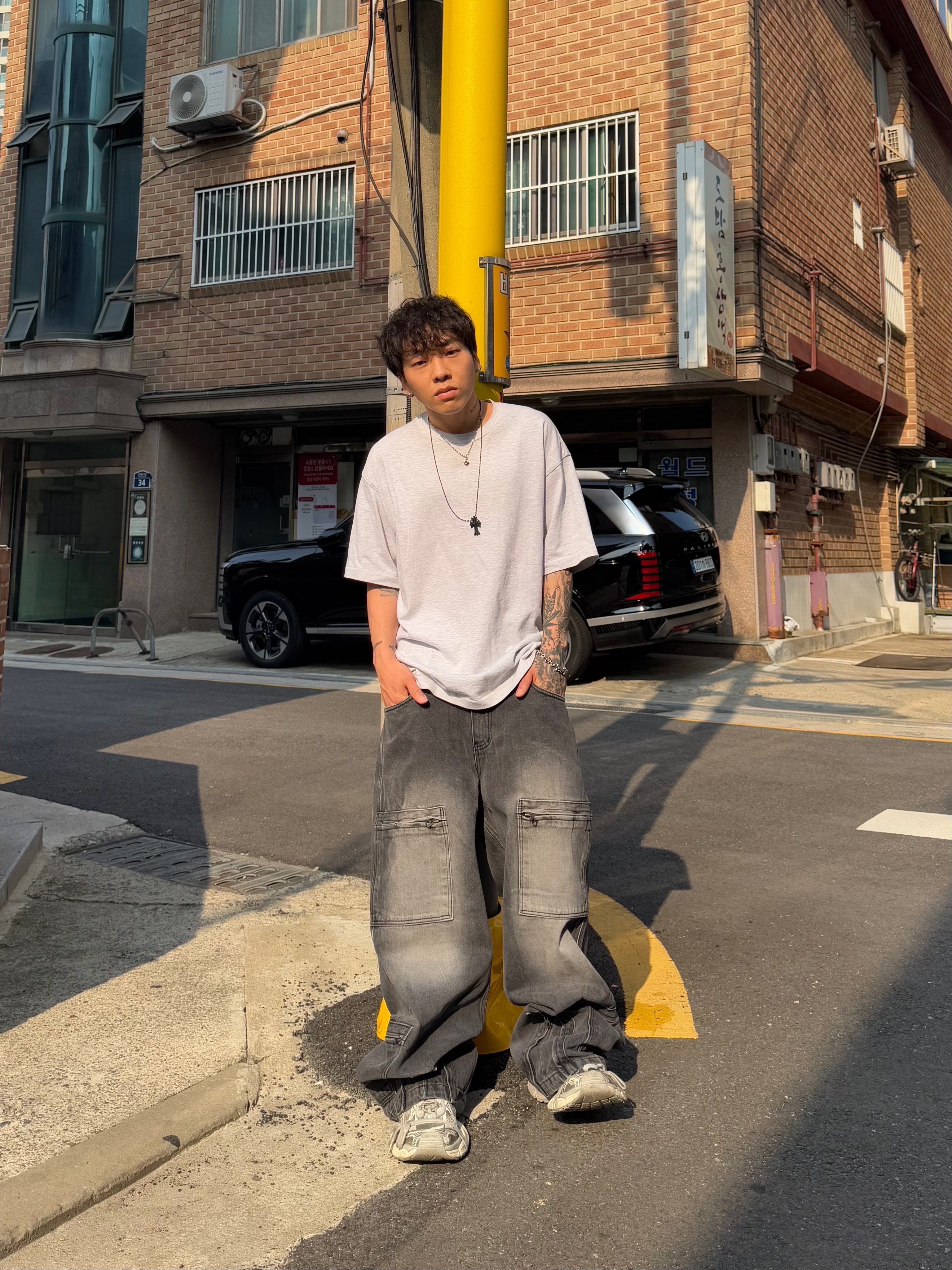 Balenciaga 3XL Sneakers Light Beige 착용 스타일 - 2