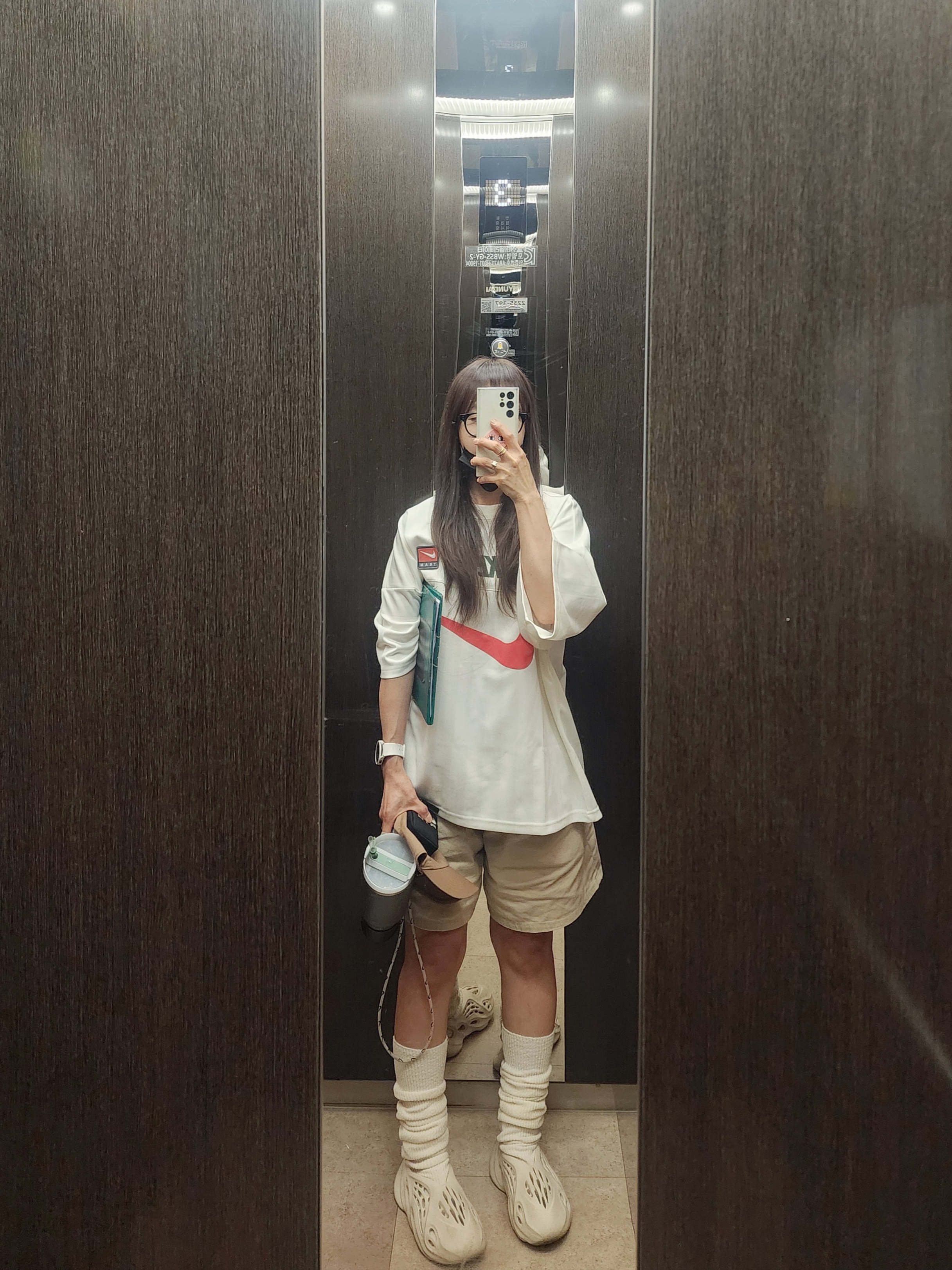 Nike NSW Trends Short Sleeve Top Sail Fur - Asia, Adidas Yeezy Foam RNNR Sand 착용 스타일