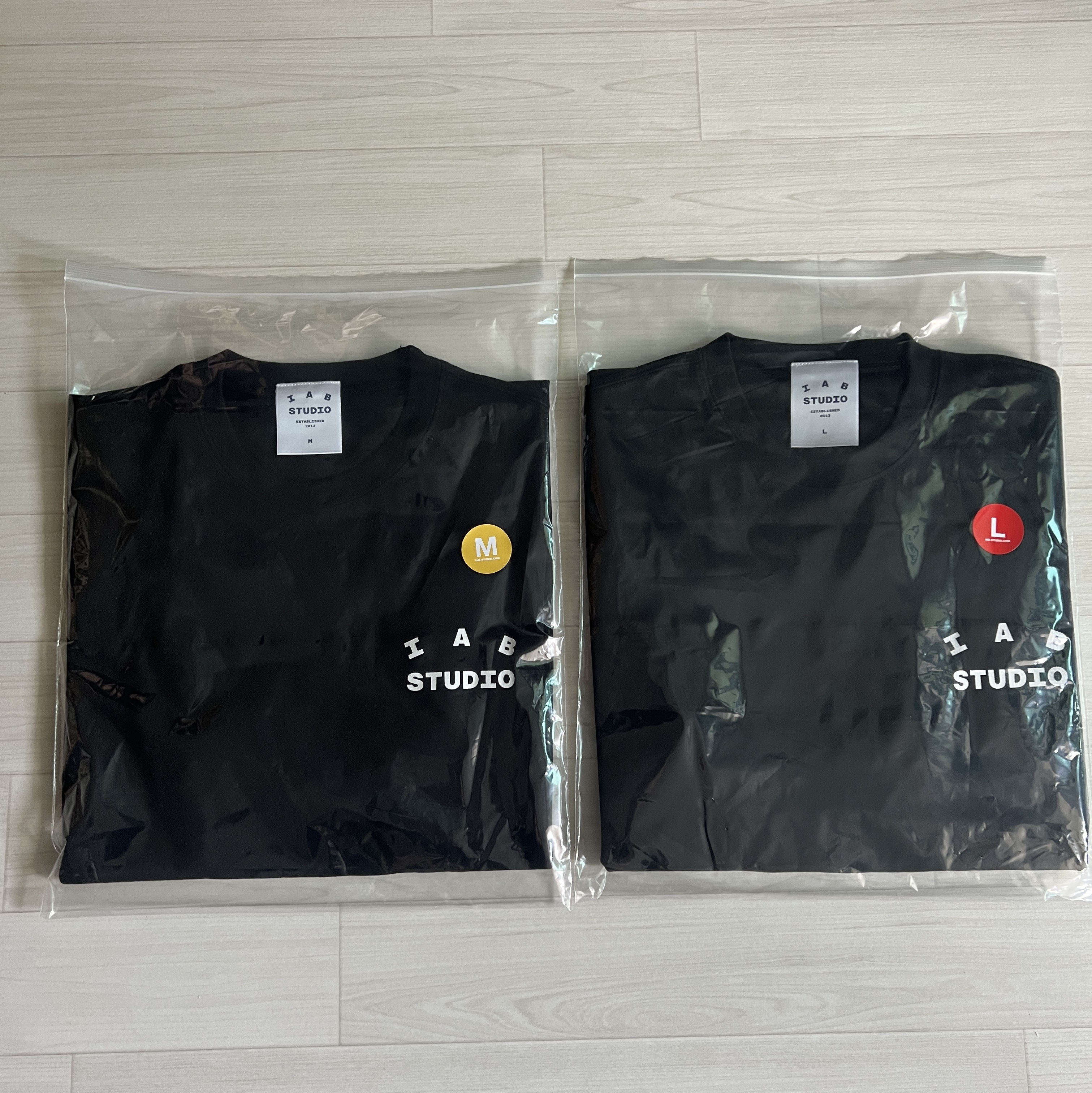 IAB Studio Basic T-Shirt Black White 착용 스타일