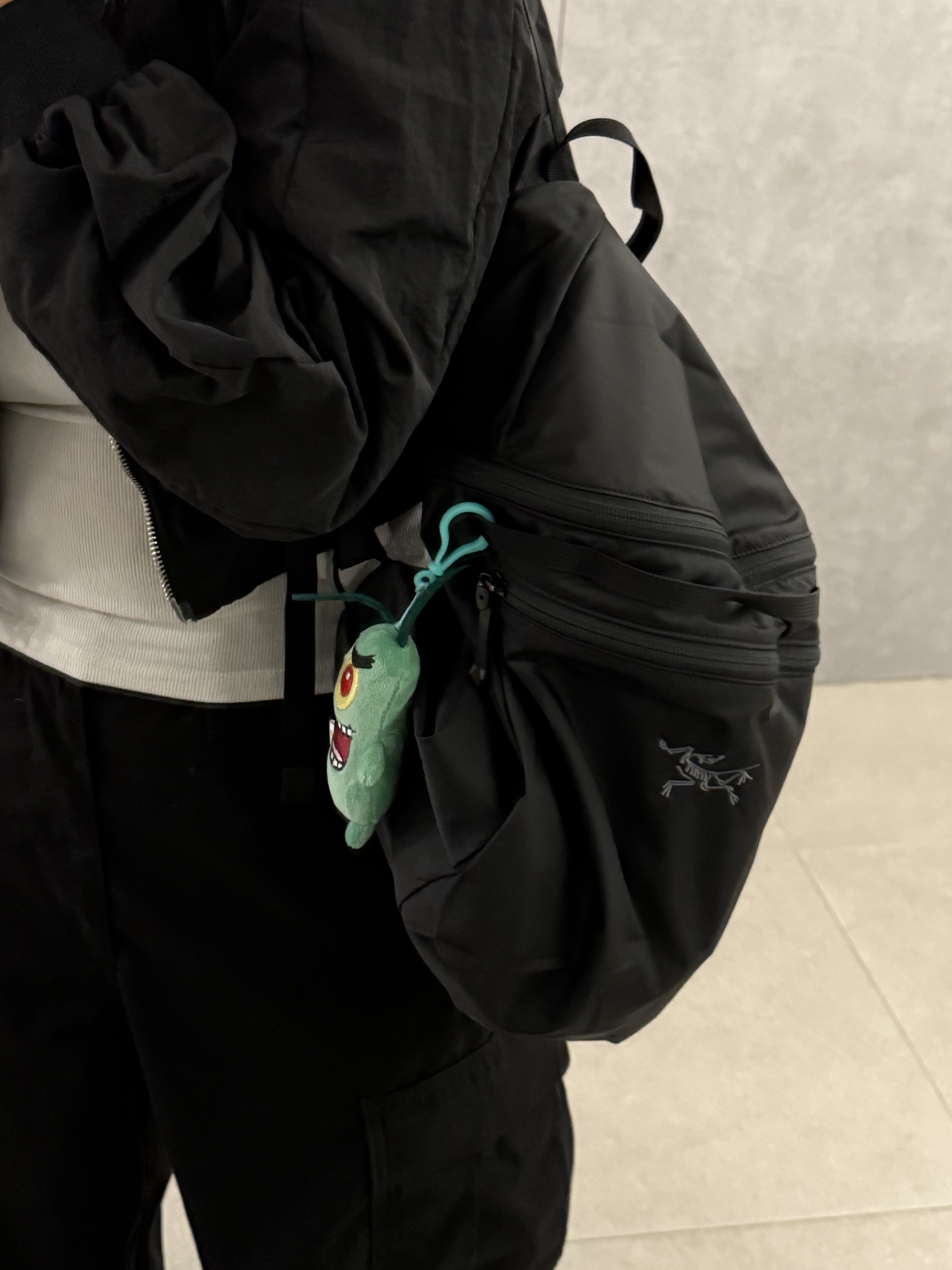 Arc'teryx Heliad 15 Backpack Black 착용 스타일