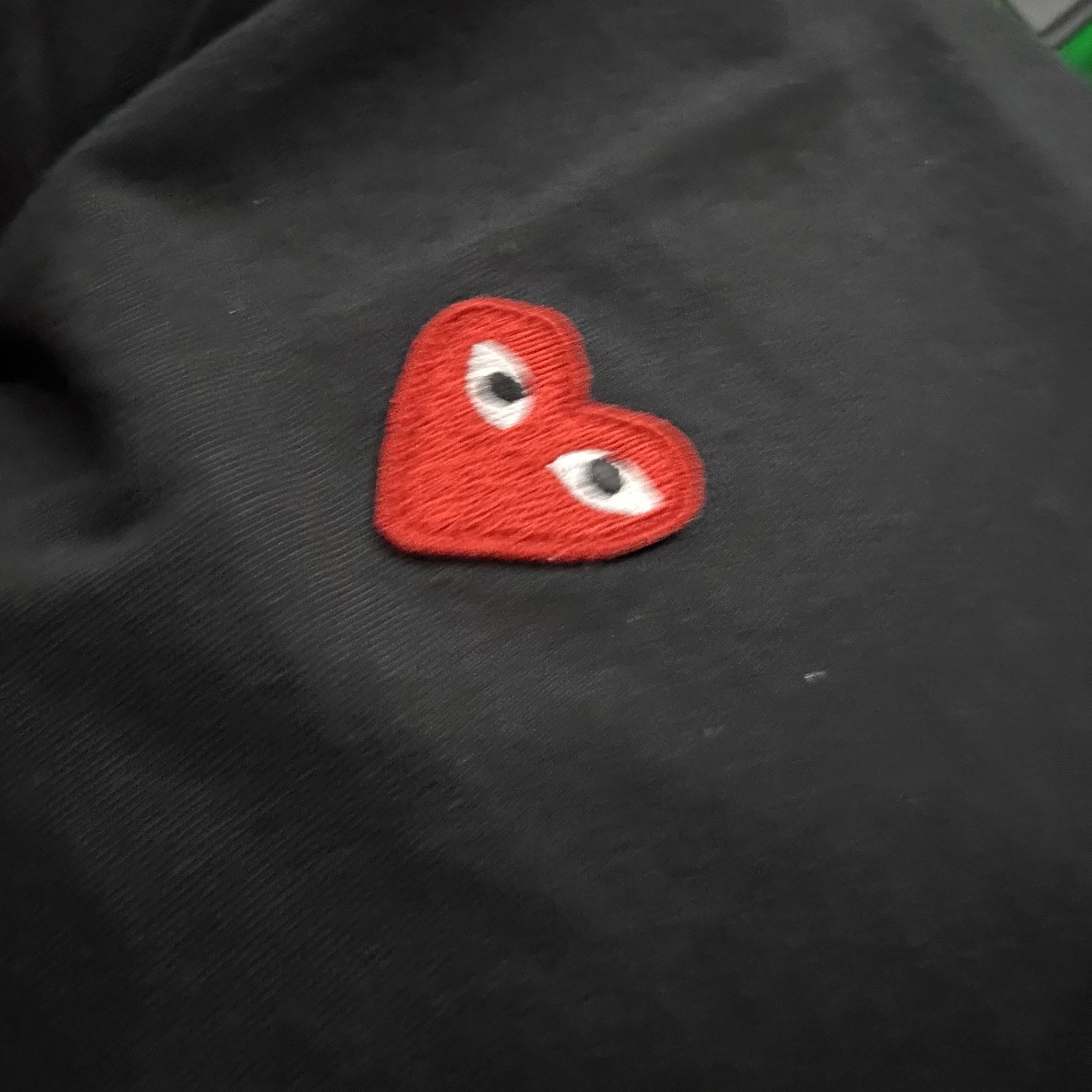 Play Comme des Garcons Red Heart T-Shirt Black 착용 스타일