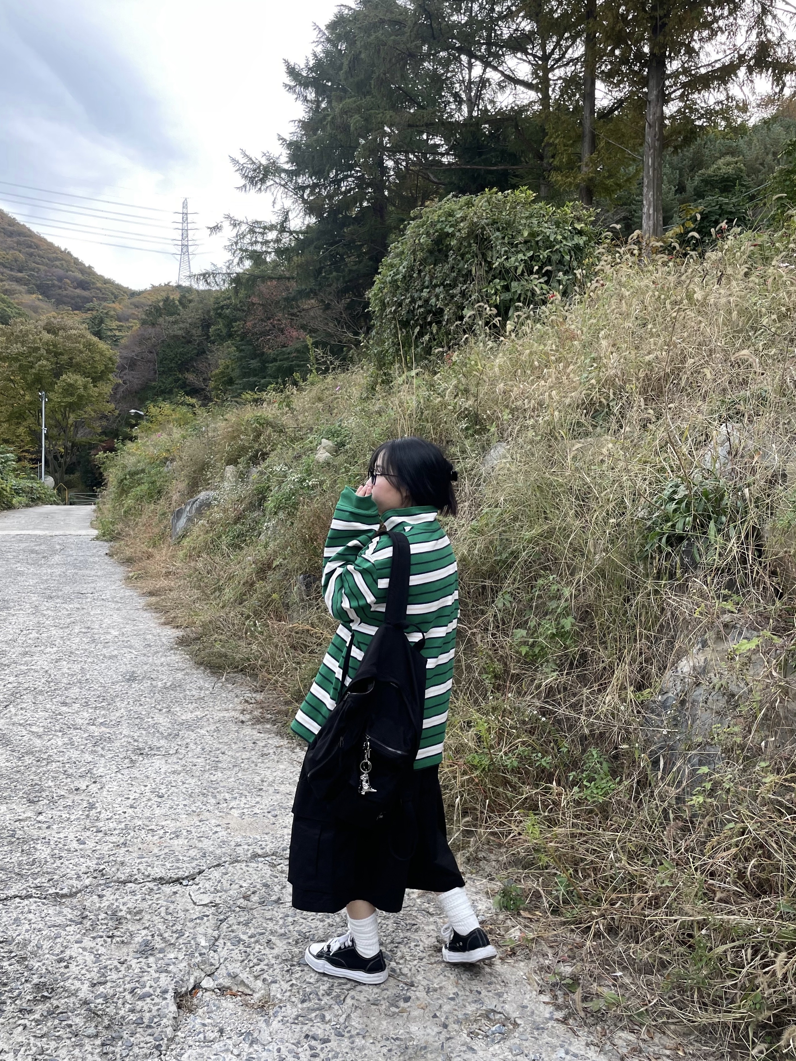 Maison Mihara Yasuhiro Peterson OG Sole Canvas Low Sneakers Black, Sansan Gear Multi Pocket Backpack Black 착용 스타일 - 4