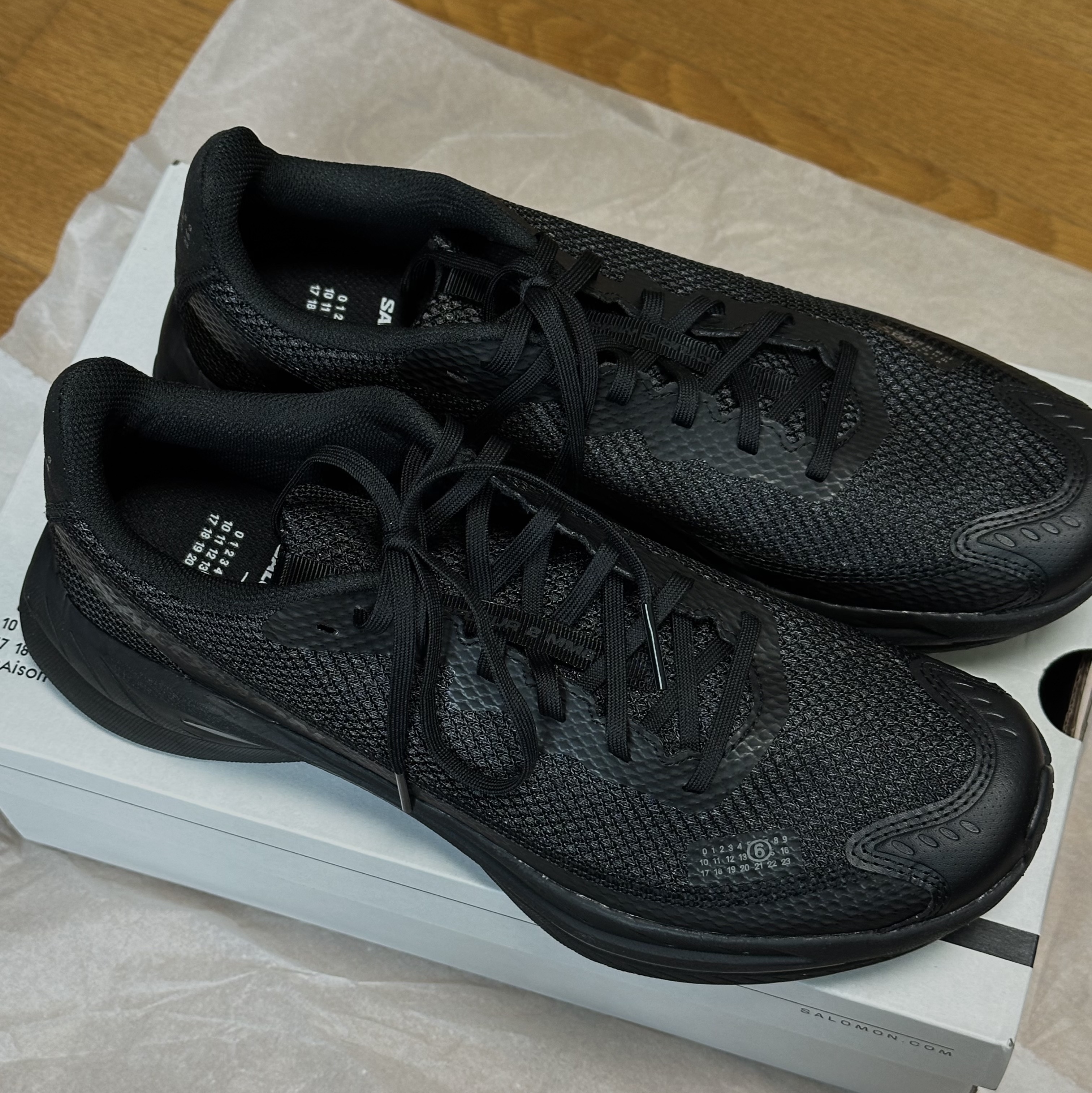 Salomon x MM6 Maison Margiela Spectur 2 Black Pewter 착용 스타일 - 3