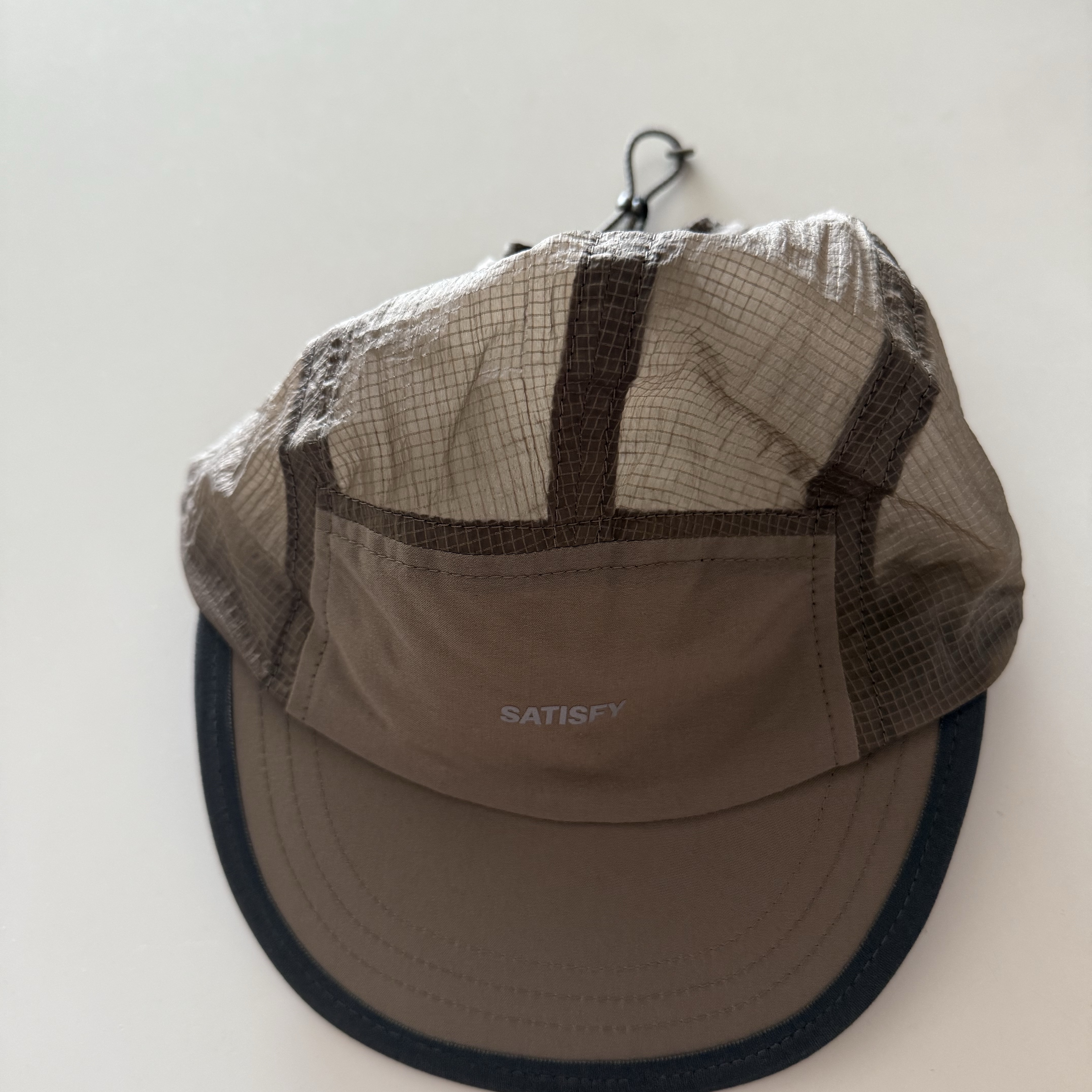 Satisfy Rippy Trail Cap Shitake 착용 스타일