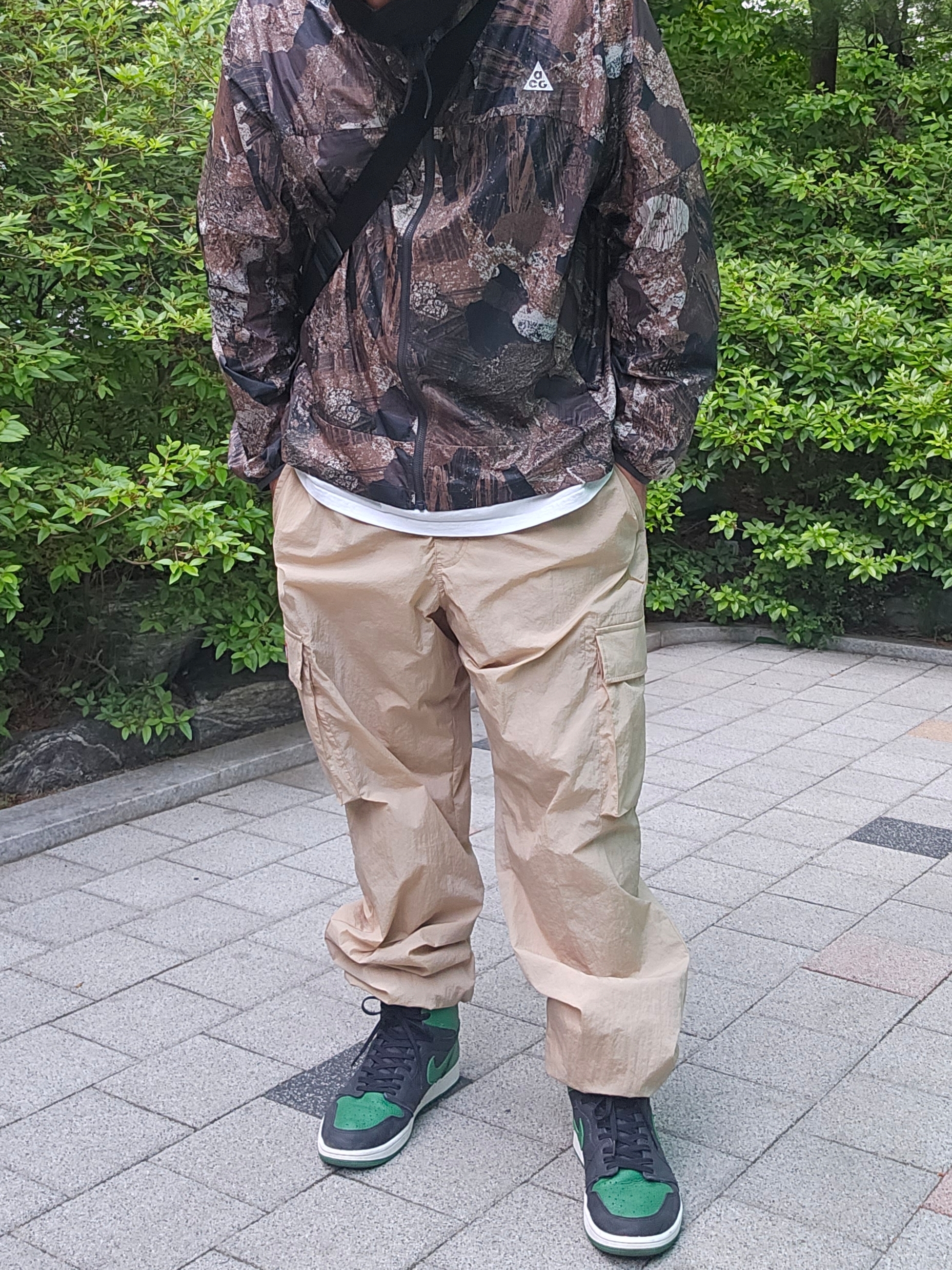 Nike ACG Windproof Cinder Cone Jacket Ironstone - US/EU, Supreme Mini Duffle Bag Black - 24SS 착용 스타일 - 2