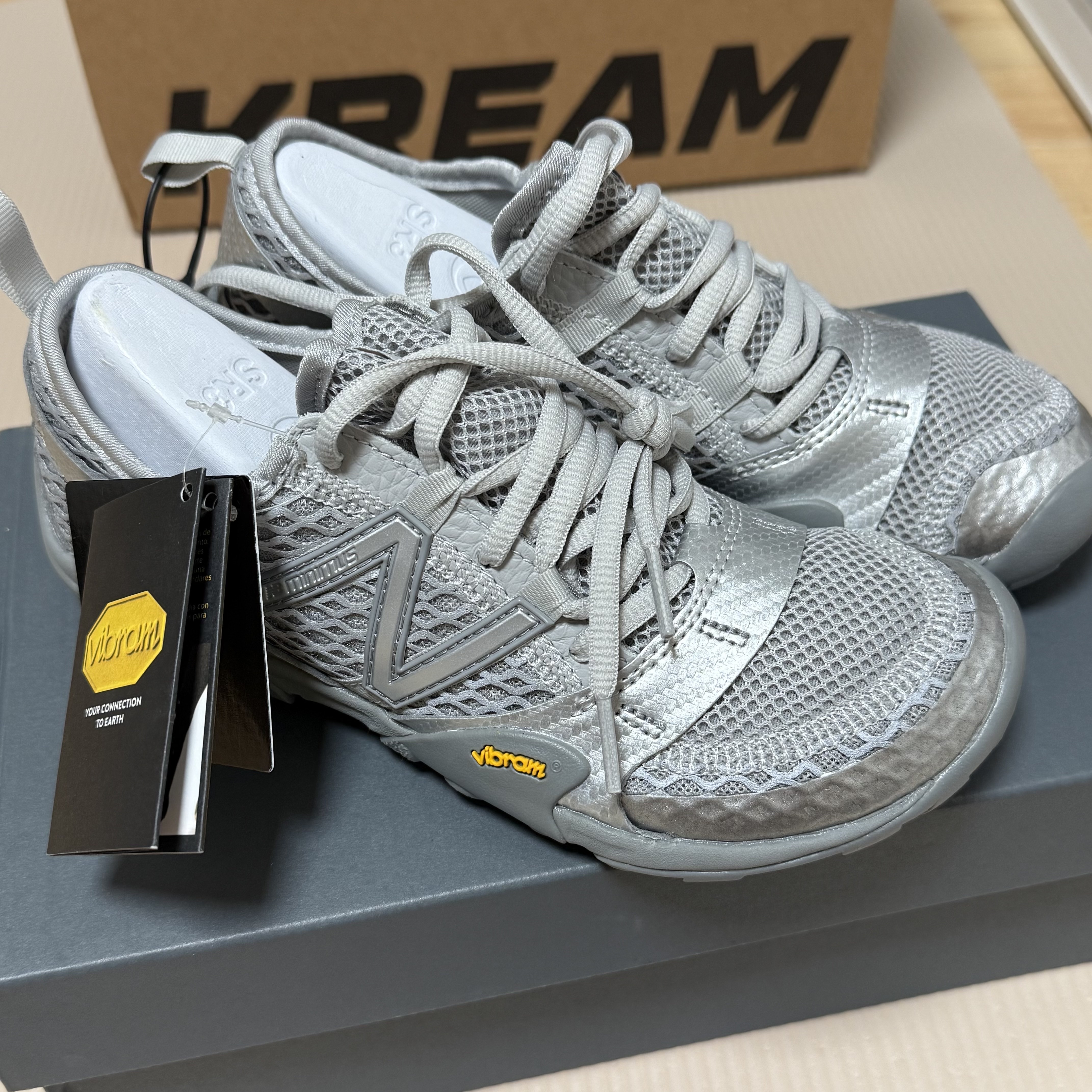 New Balance Minimus MT10O Slate Grey Silver Metallic 착용 스타일 - 1