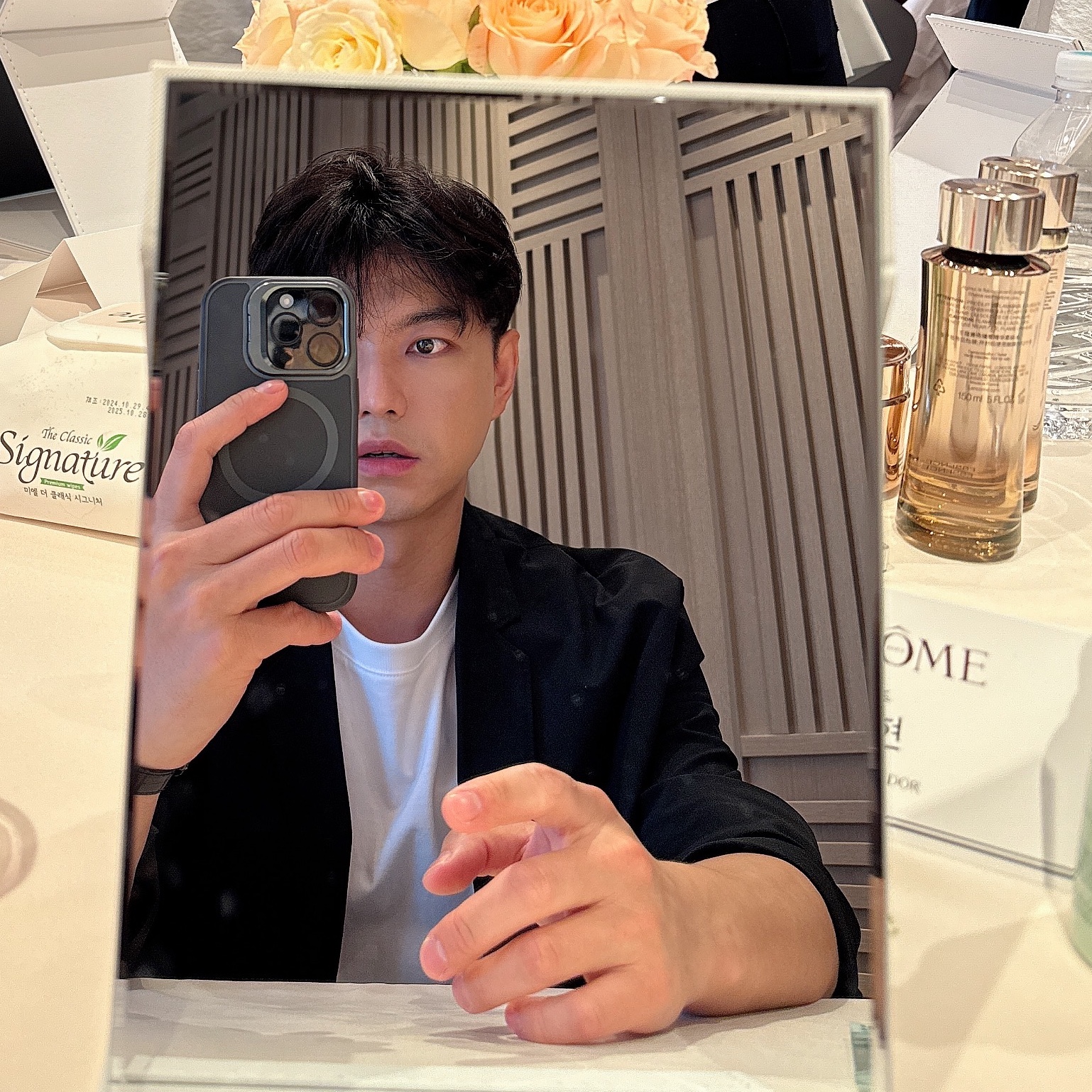 Gentle Monster x Maison Margiela MM206 Black Gray 착용 스타일 - 2