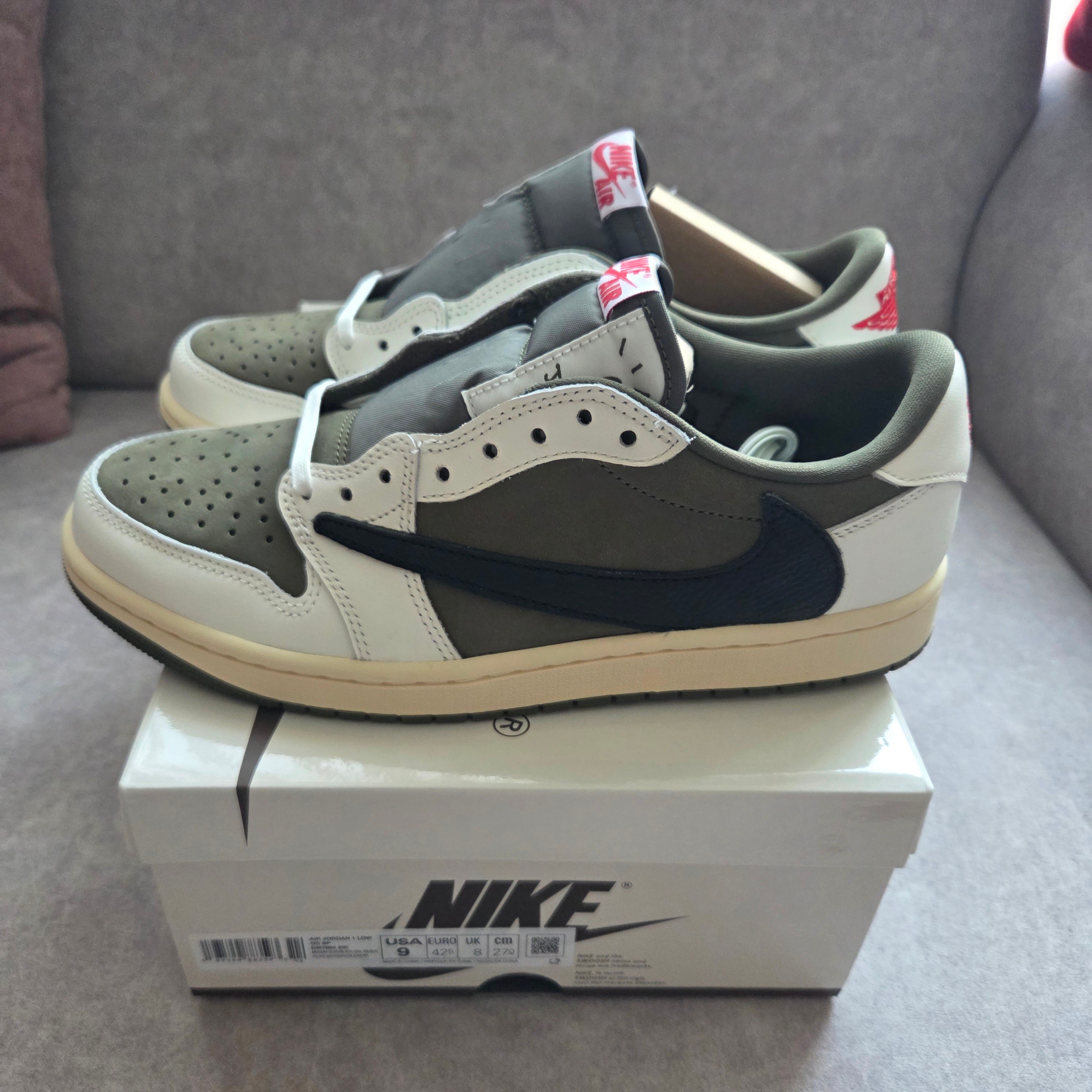 Jordan 1 x Travis Scott Retro Low OG SP Reverse Olive 착용 스타일
