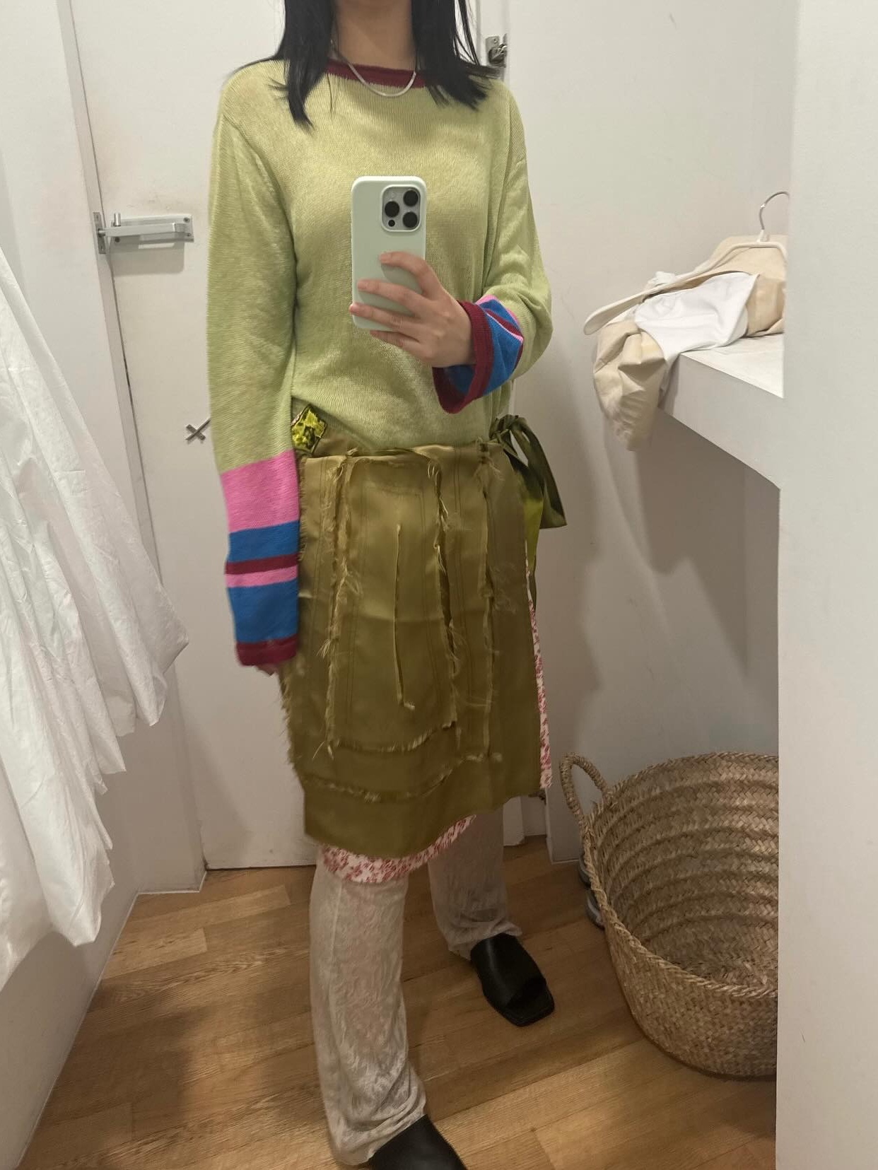 Edward Cuming Linen Cotton Half Moon Loose Sweater Lime Sangria Pink Blue - 25SS 착용 스타일