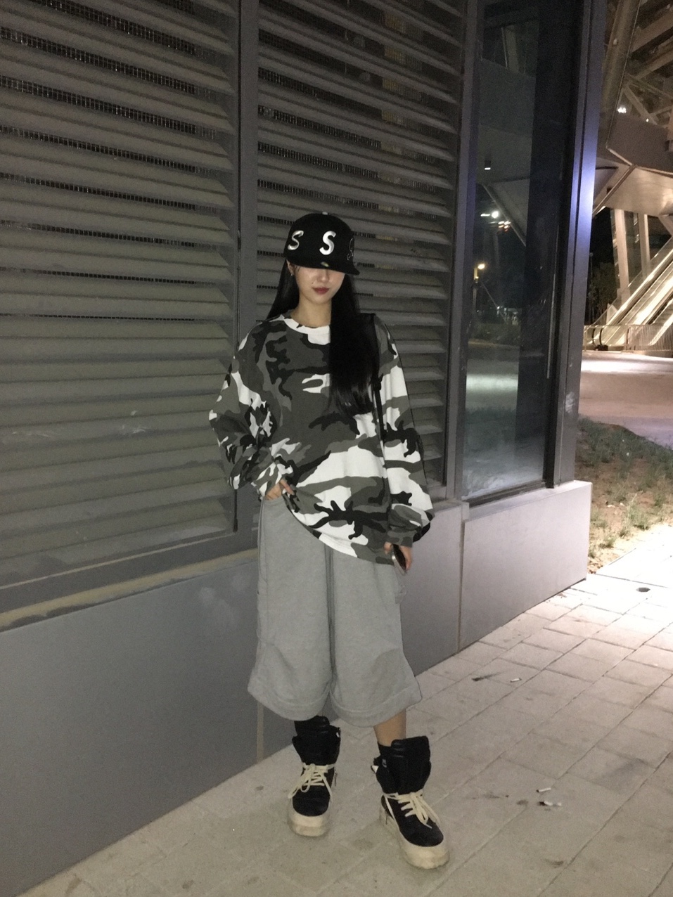 Supreme Multi S Logo New Era Black - 25SS, Supreme Small Box L/S T-Shirt Snow Camo - 25SS 착용 스타일 - 5