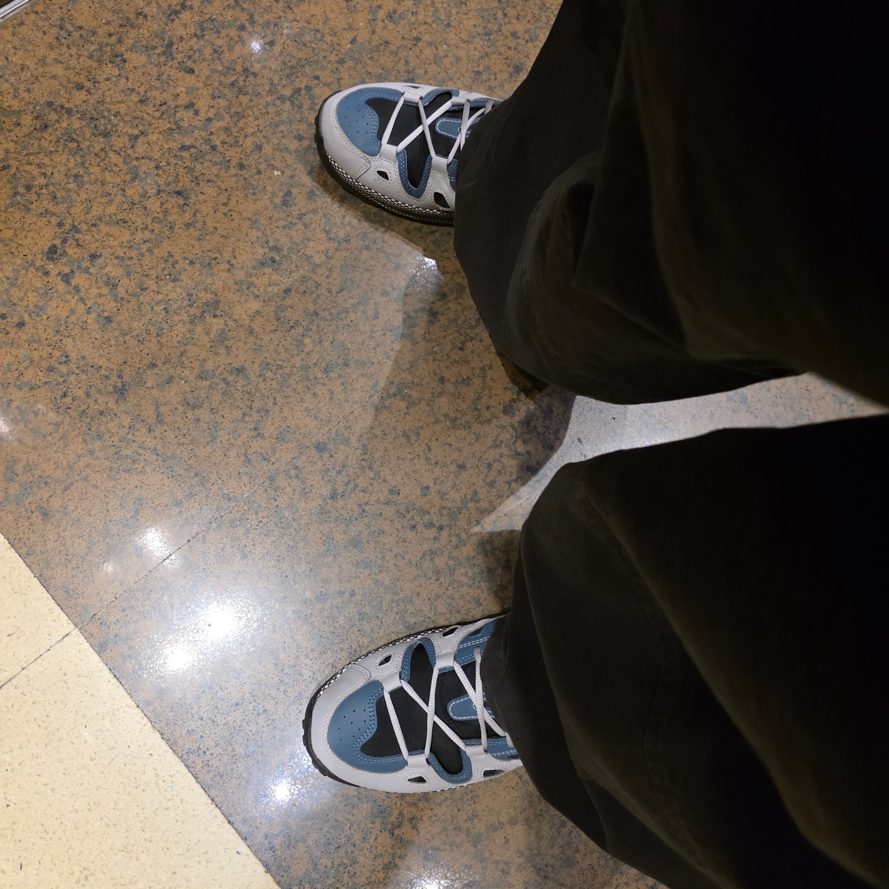 Nike ACG Air Exploraid Neutral Grey and Ash Green 착용 스타일