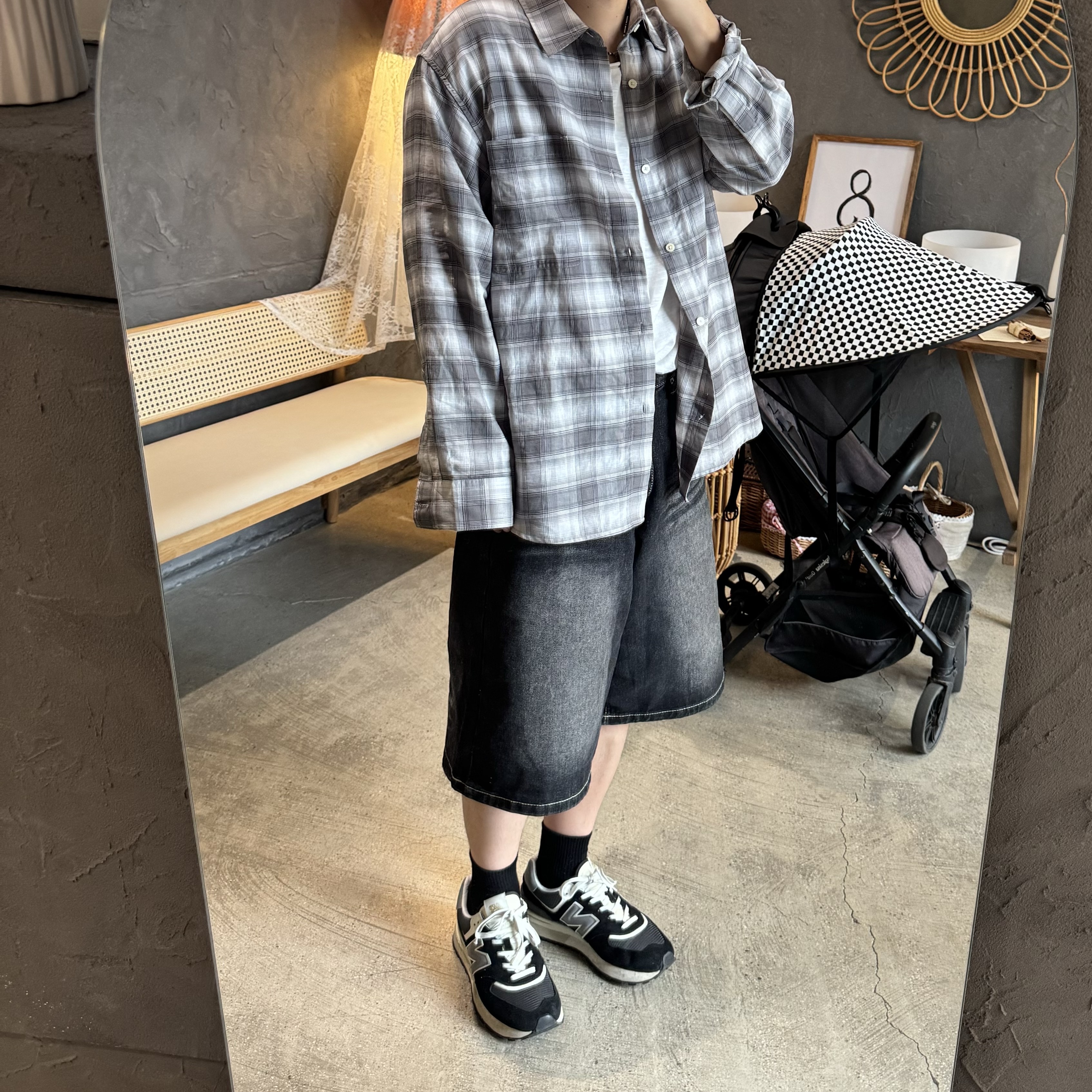 New Balance 574 Legacy Black, Millo Archive Denim Bermuda Pants Washed Black 착용 스타일 - 2