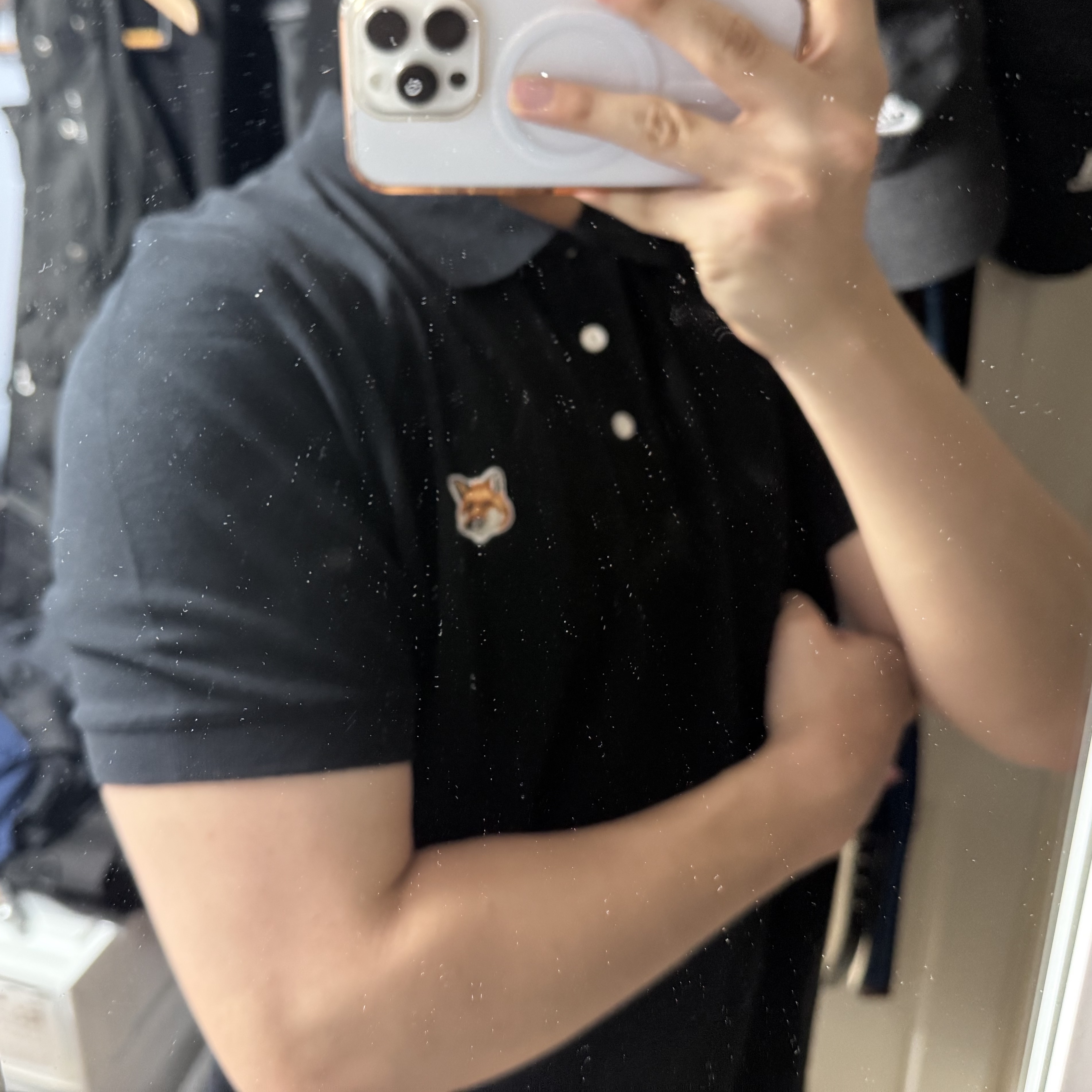 Maison Kitsune Fox Head Patch Polo Black 착용 스타일