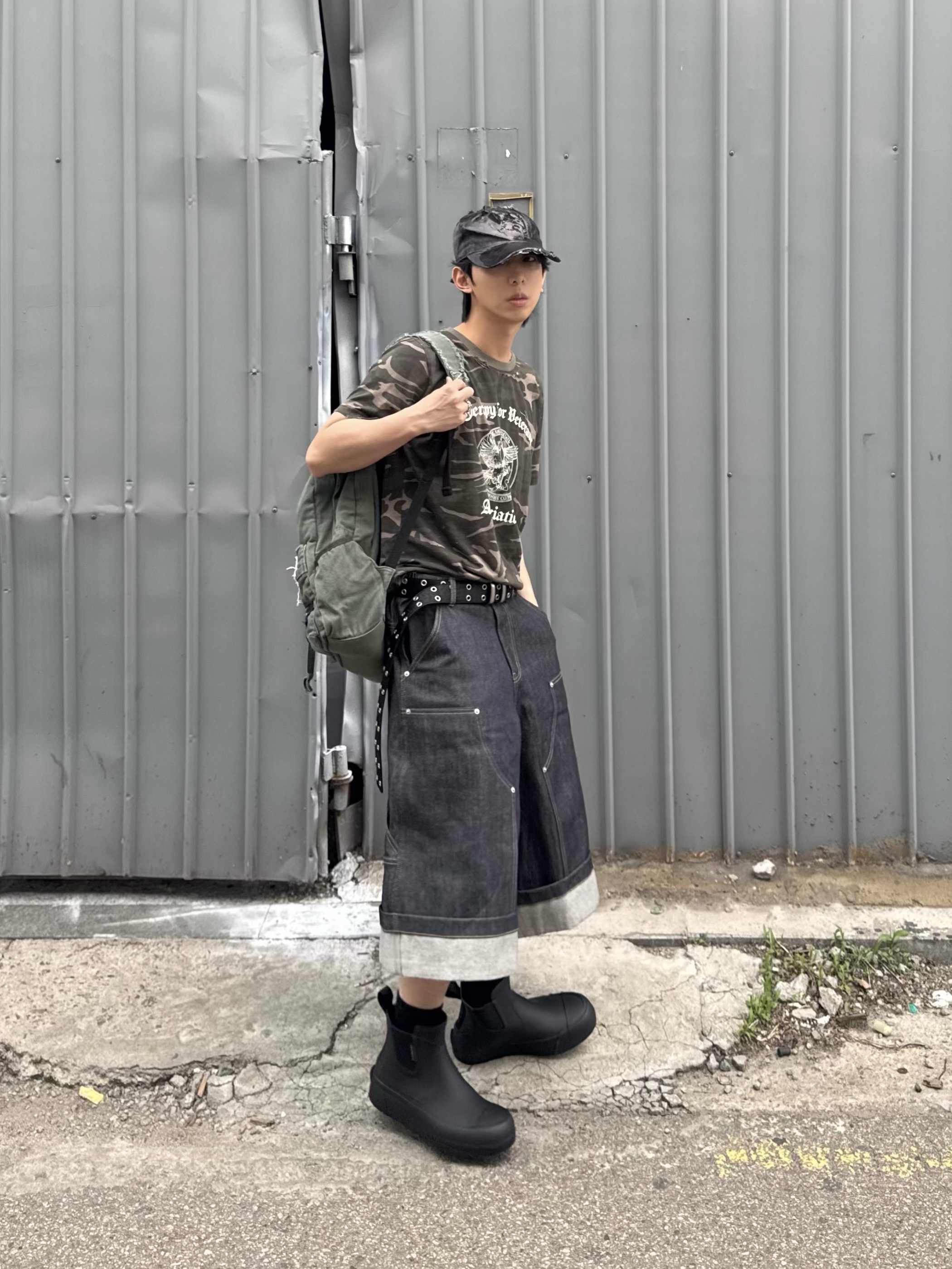 GRAILZ x KOIN SEOUL Carpenter Bermuda Denim Pants Indigo, Kamien x MJD Double Hole Belt Black Shearling Calfskin 착용 스타일 - 5