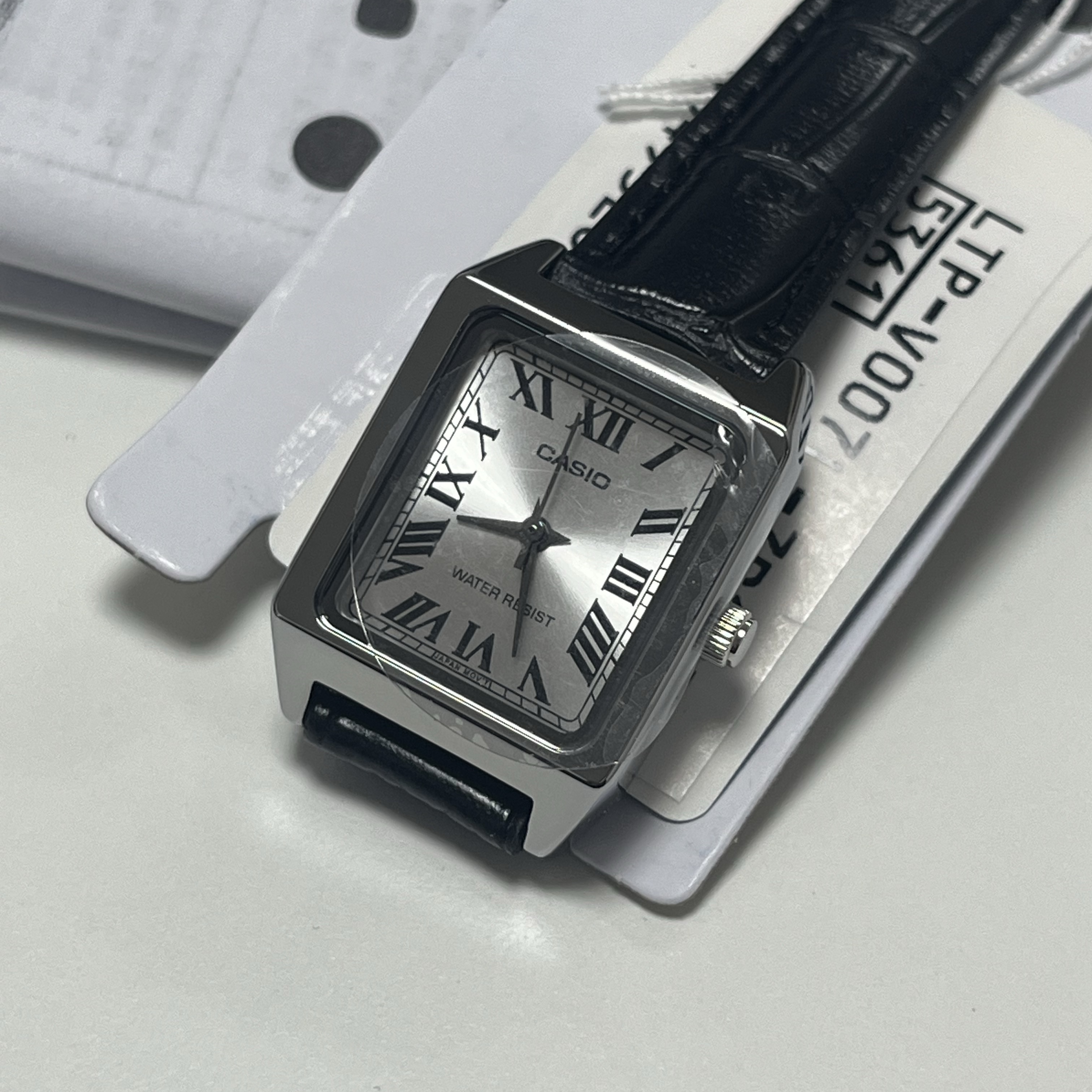 Casio LTP-V007L-7B1 착용 스타일